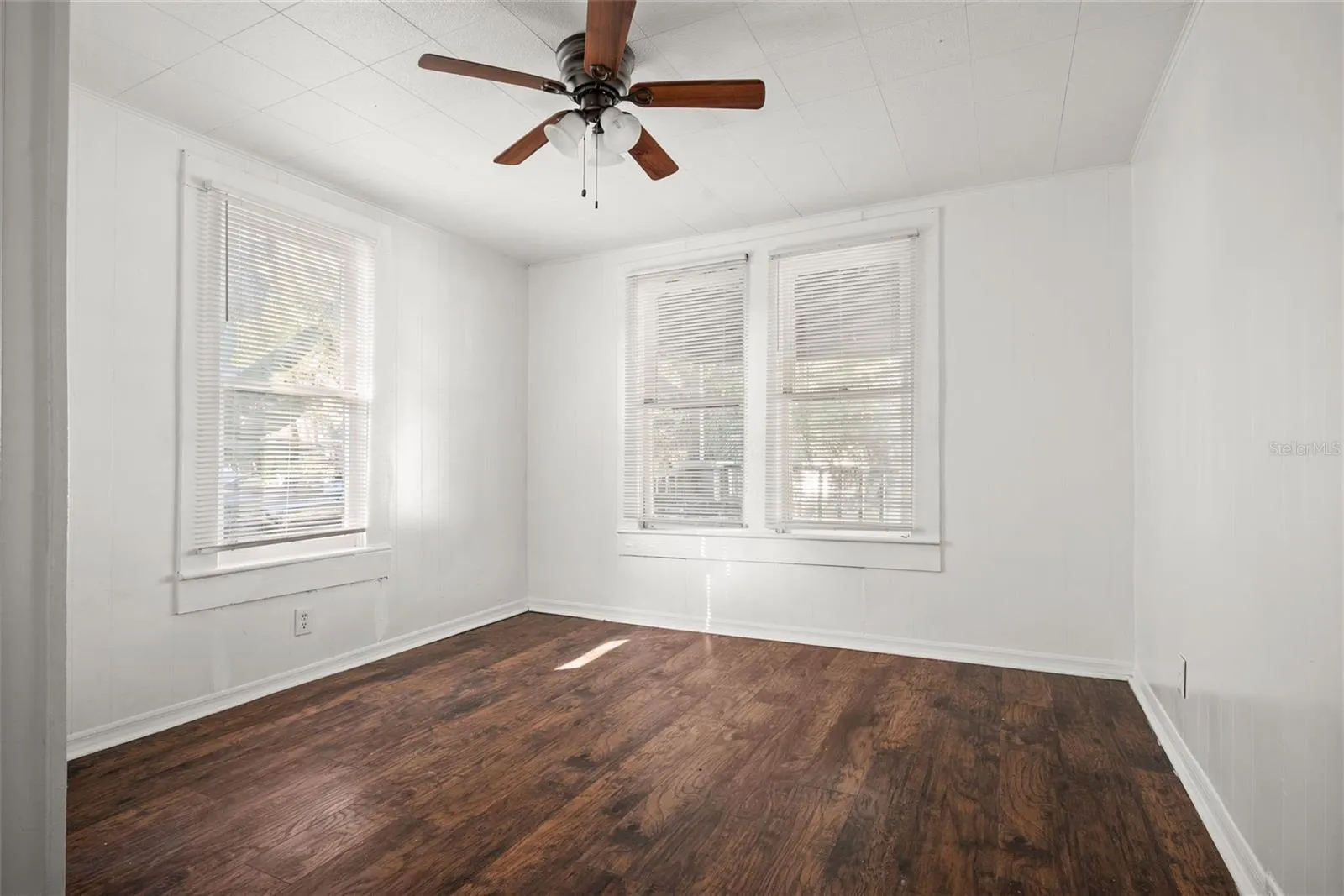 211 E CLUSTER AVE