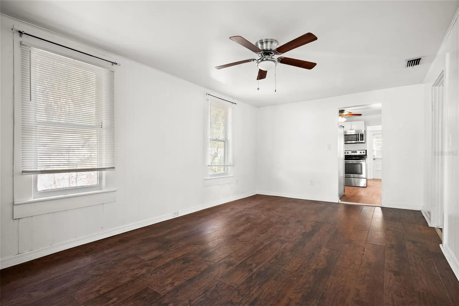 211 E CLUSTER AVE