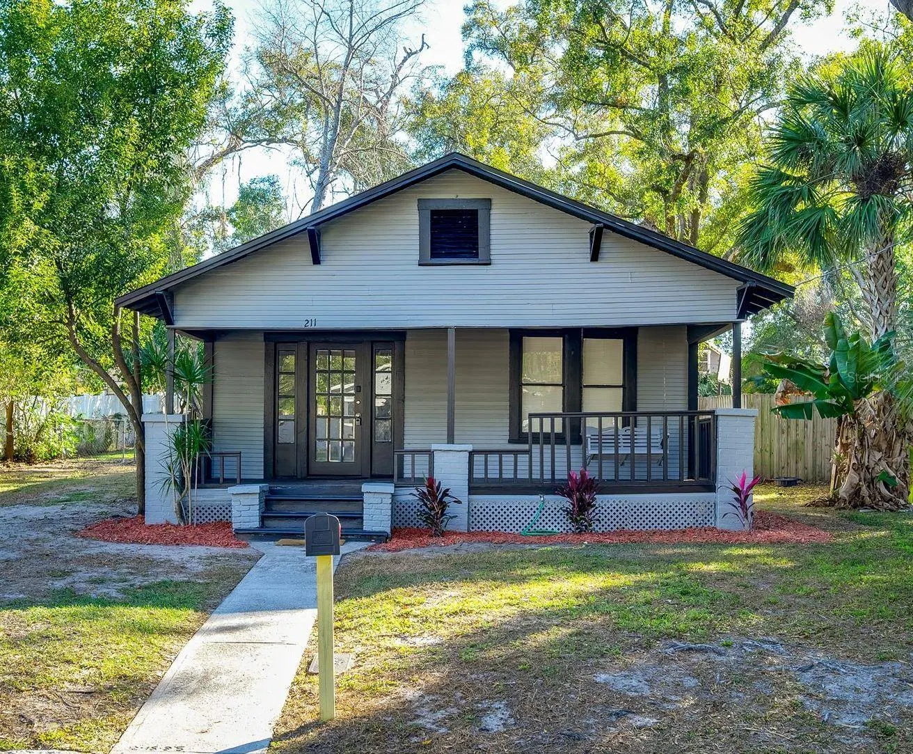 211 E CLUSTER AVE