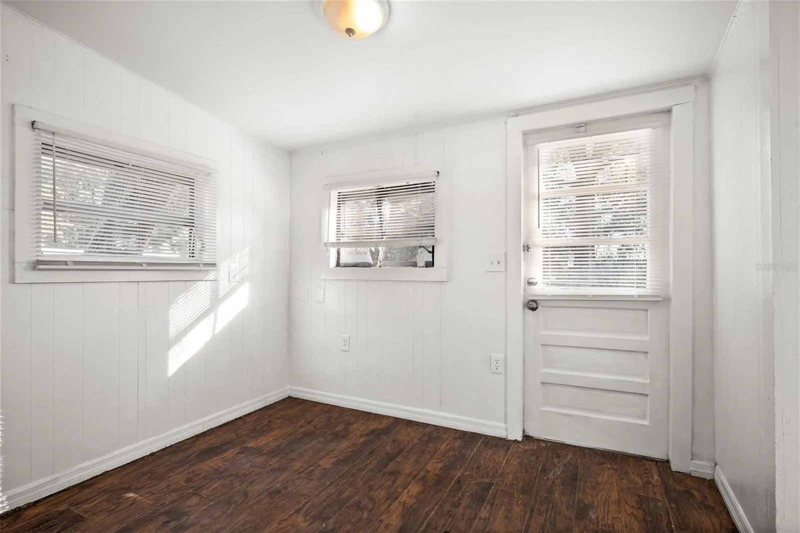 211 E CLUSTER AVE