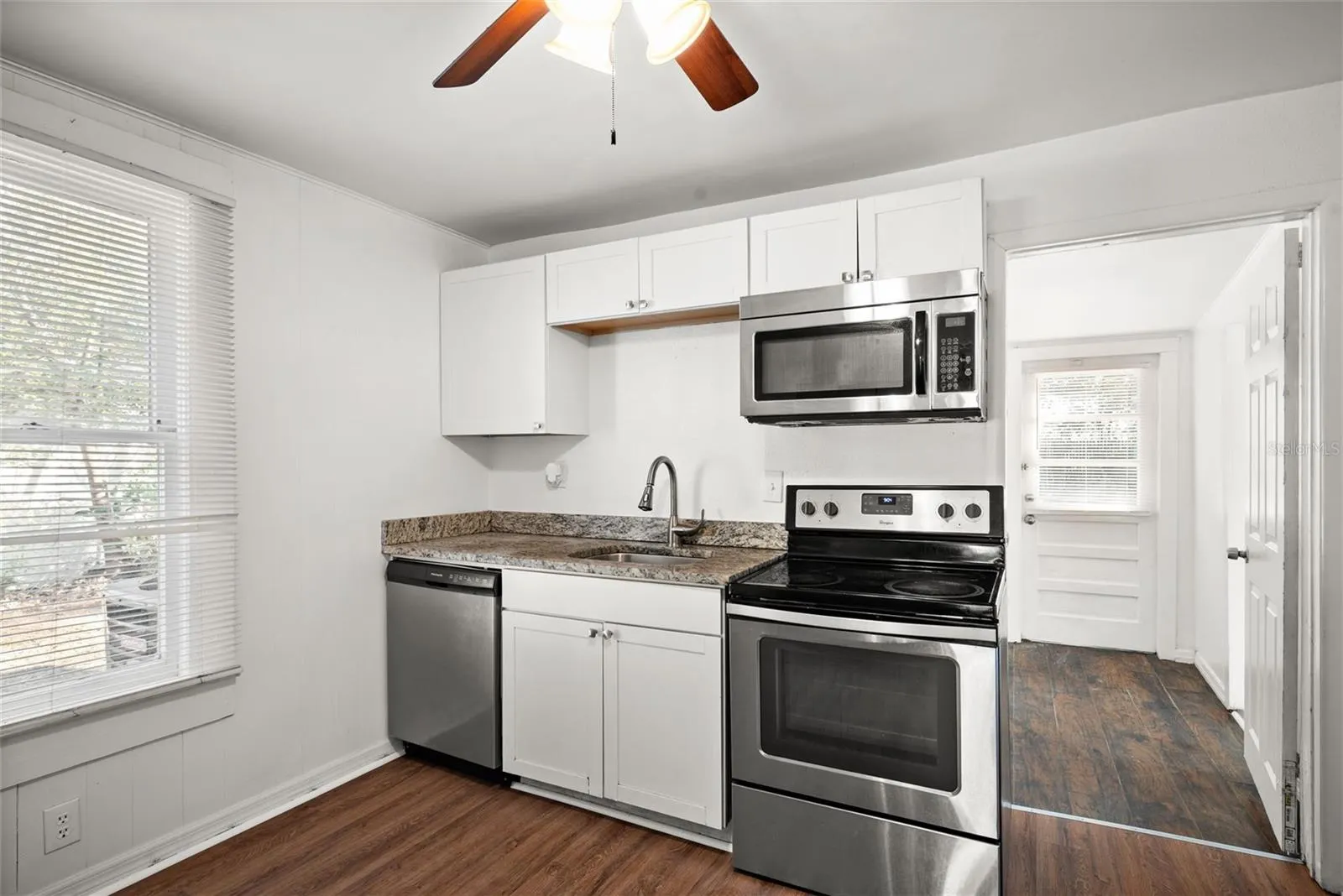 211 E CLUSTER AVE