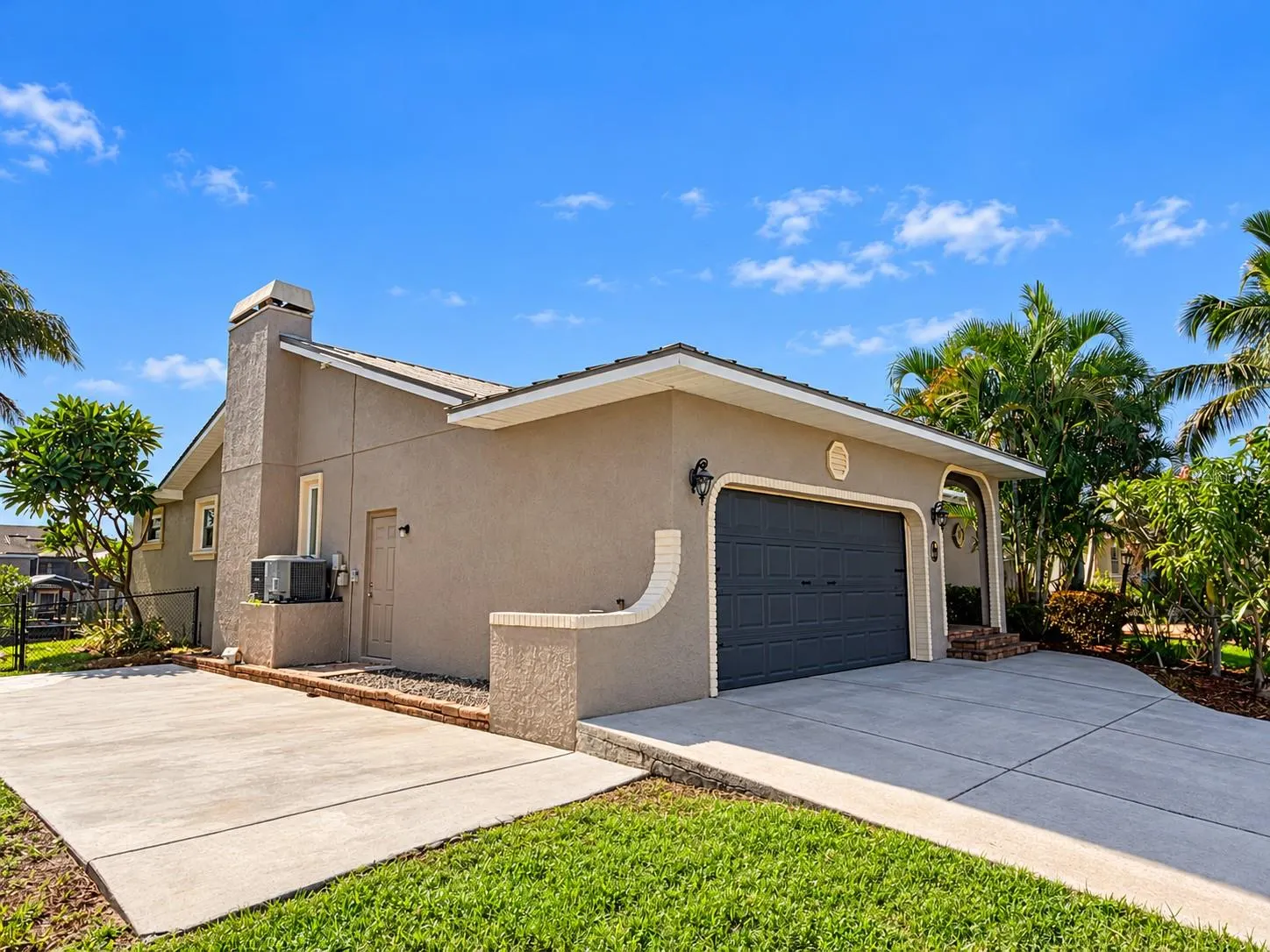 816 EAGLE LN