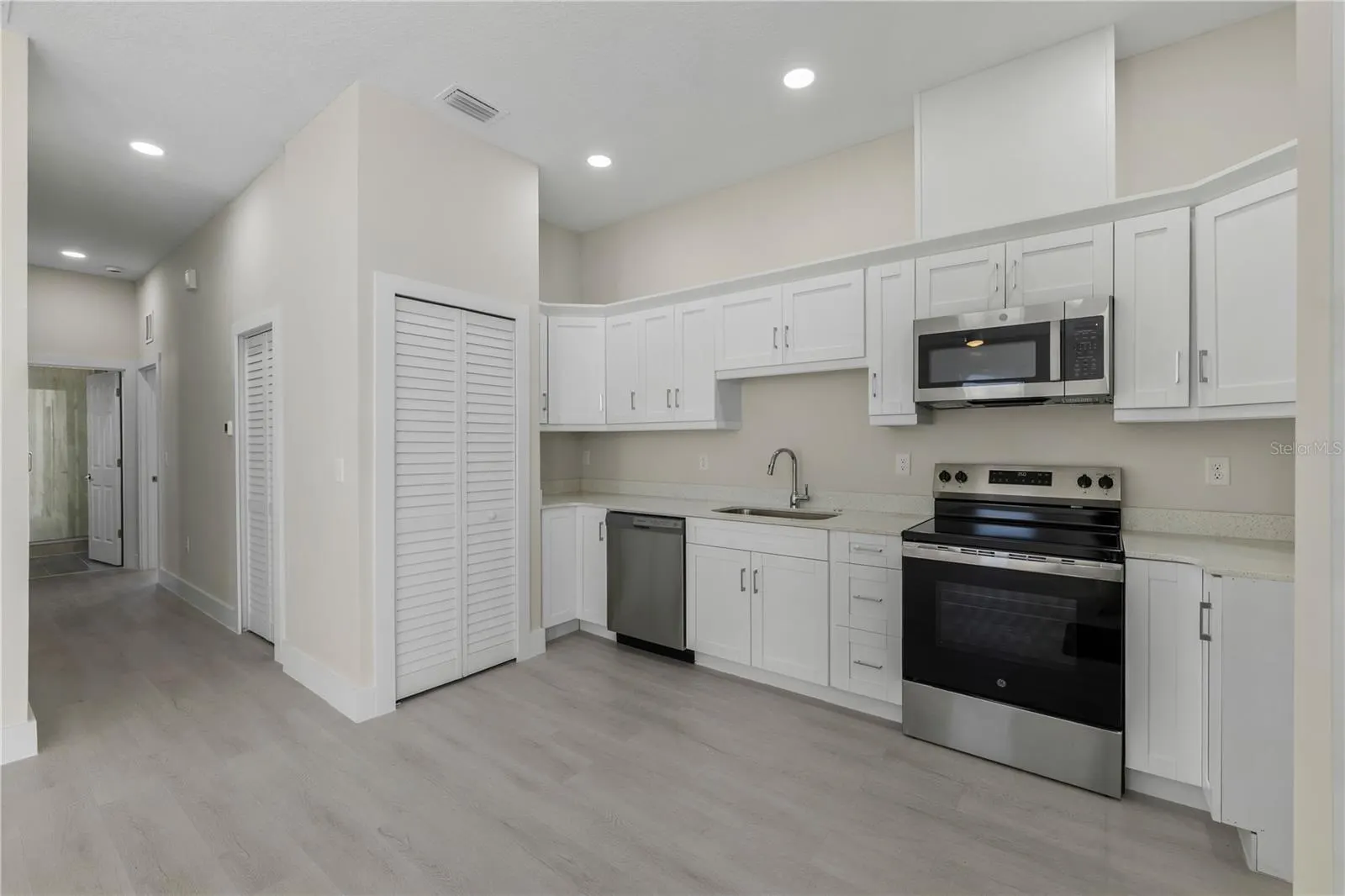 6976 BELLTREE CIR