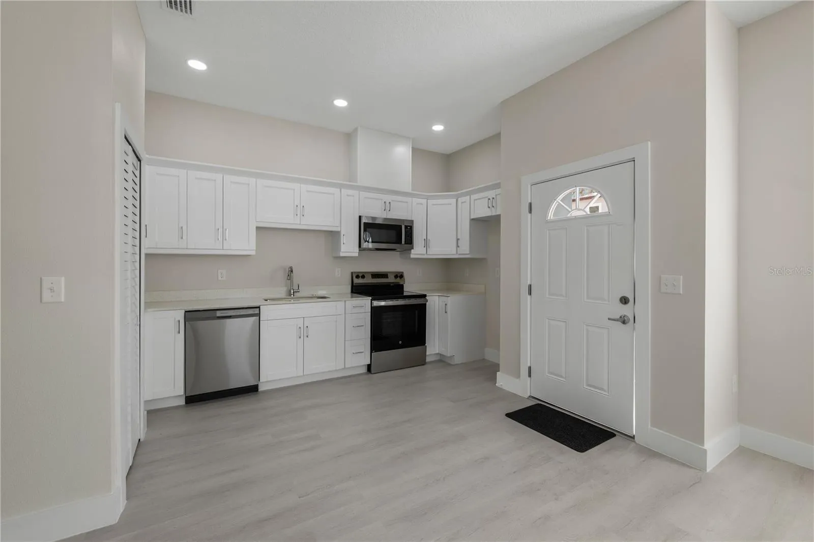 6976 BELLTREE CIR