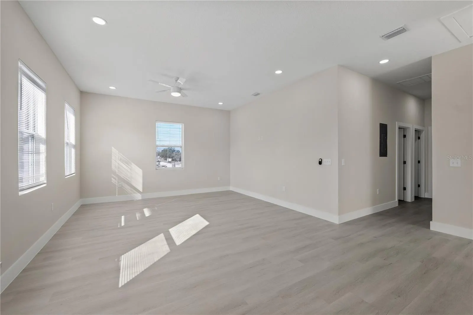 6976 BELLTREE CIR