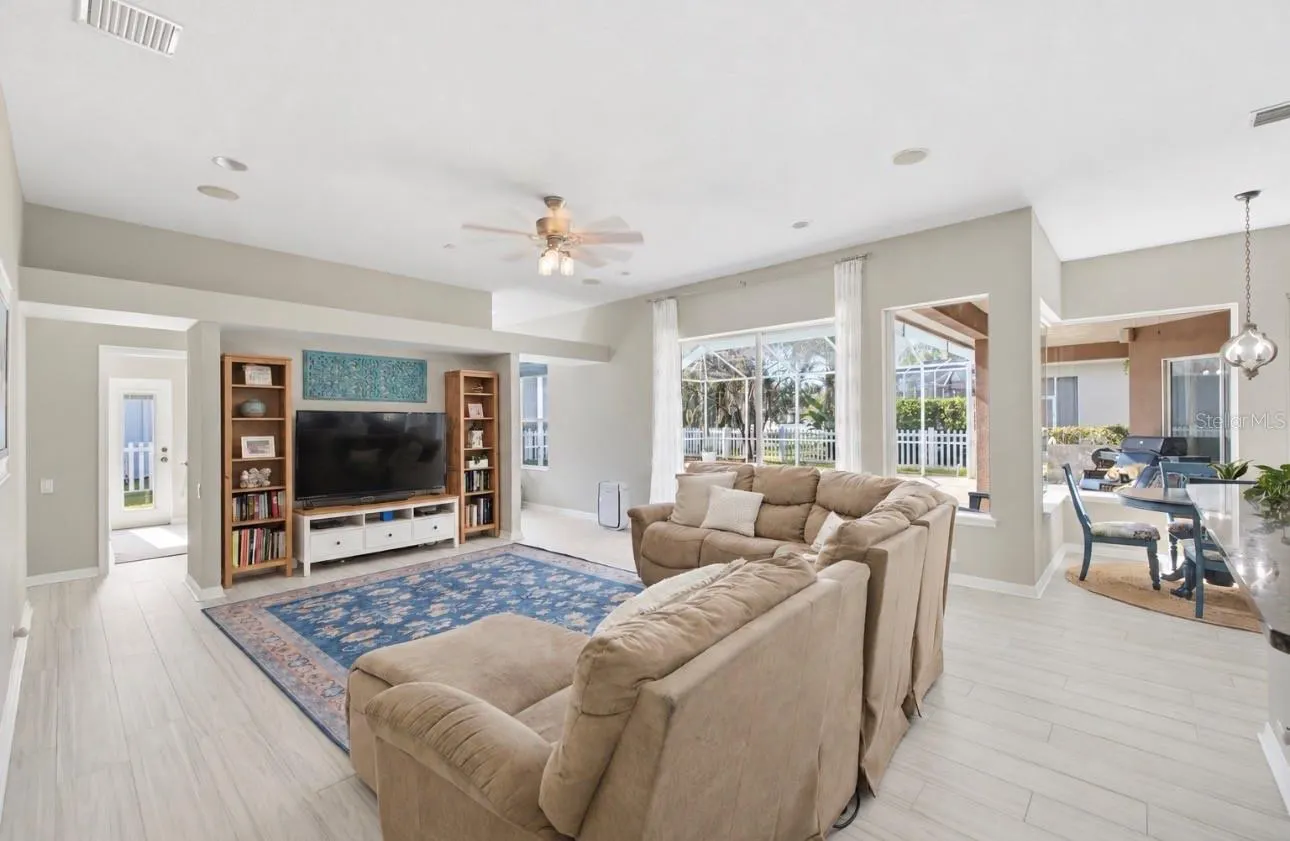 3905 SORREL VINE DR
