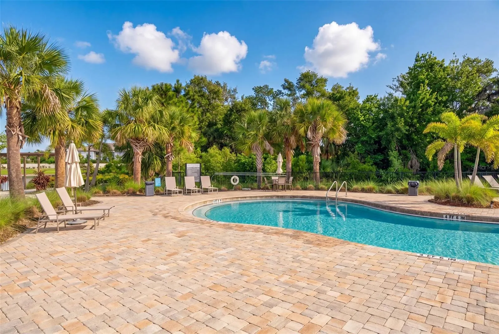 6425 FAIRMONT LN