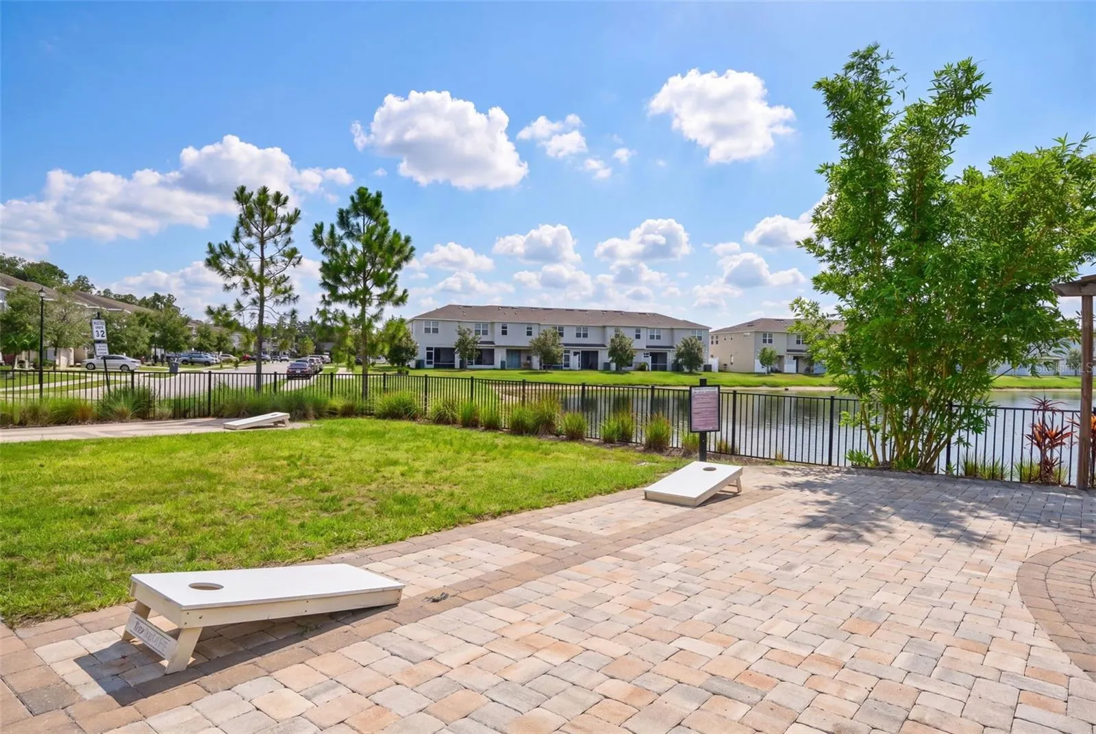 6425 FAIRMONT LN
