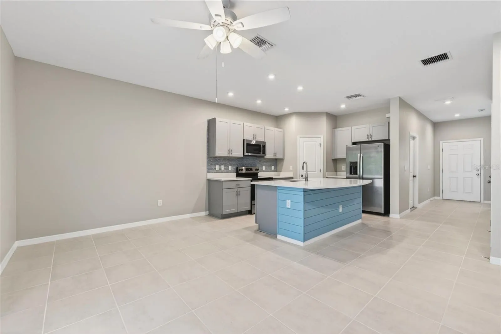 6425 FAIRMONT LN