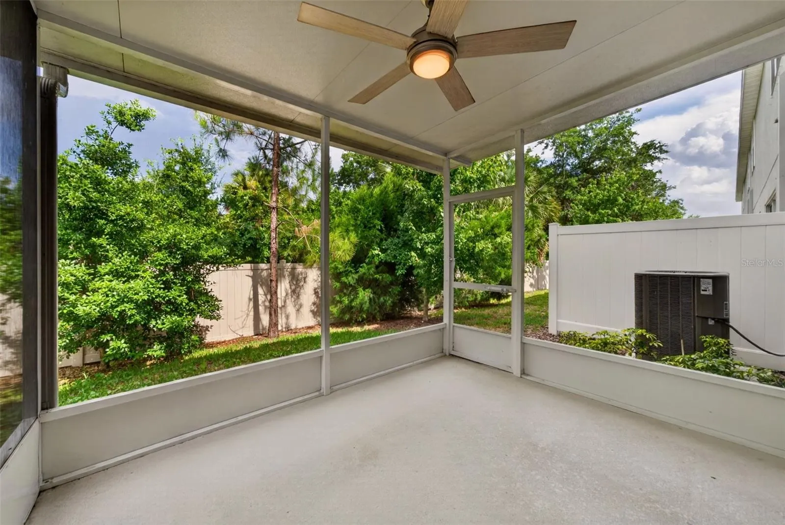 6425 FAIRMONT LN