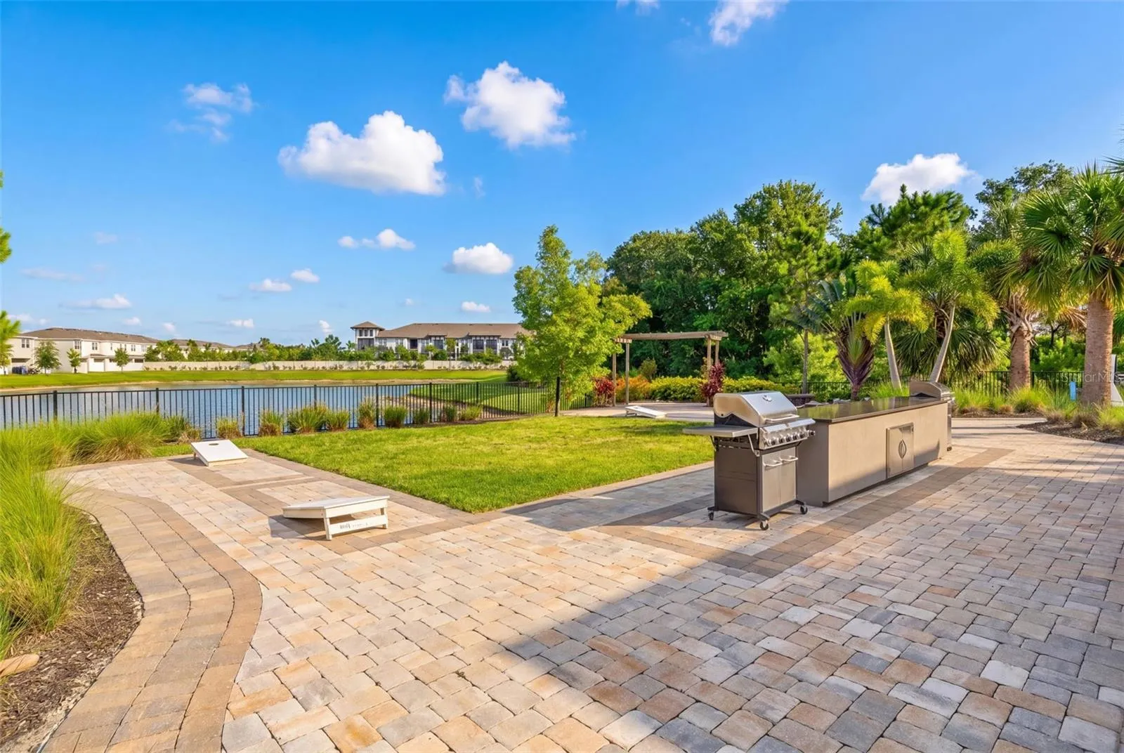 6425 FAIRMONT LN