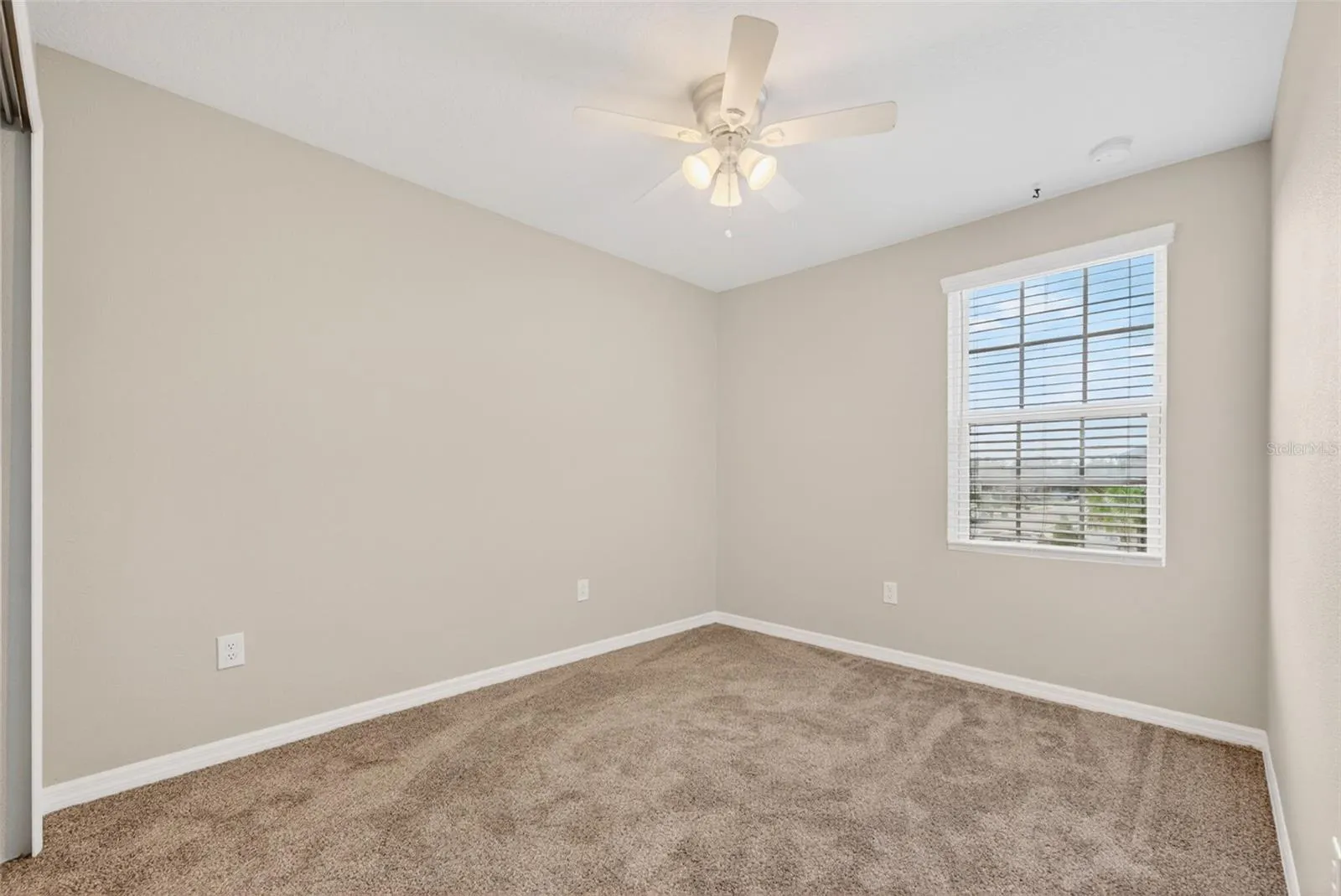 6425 FAIRMONT LN