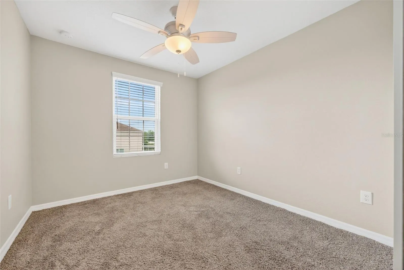 6425 FAIRMONT LN