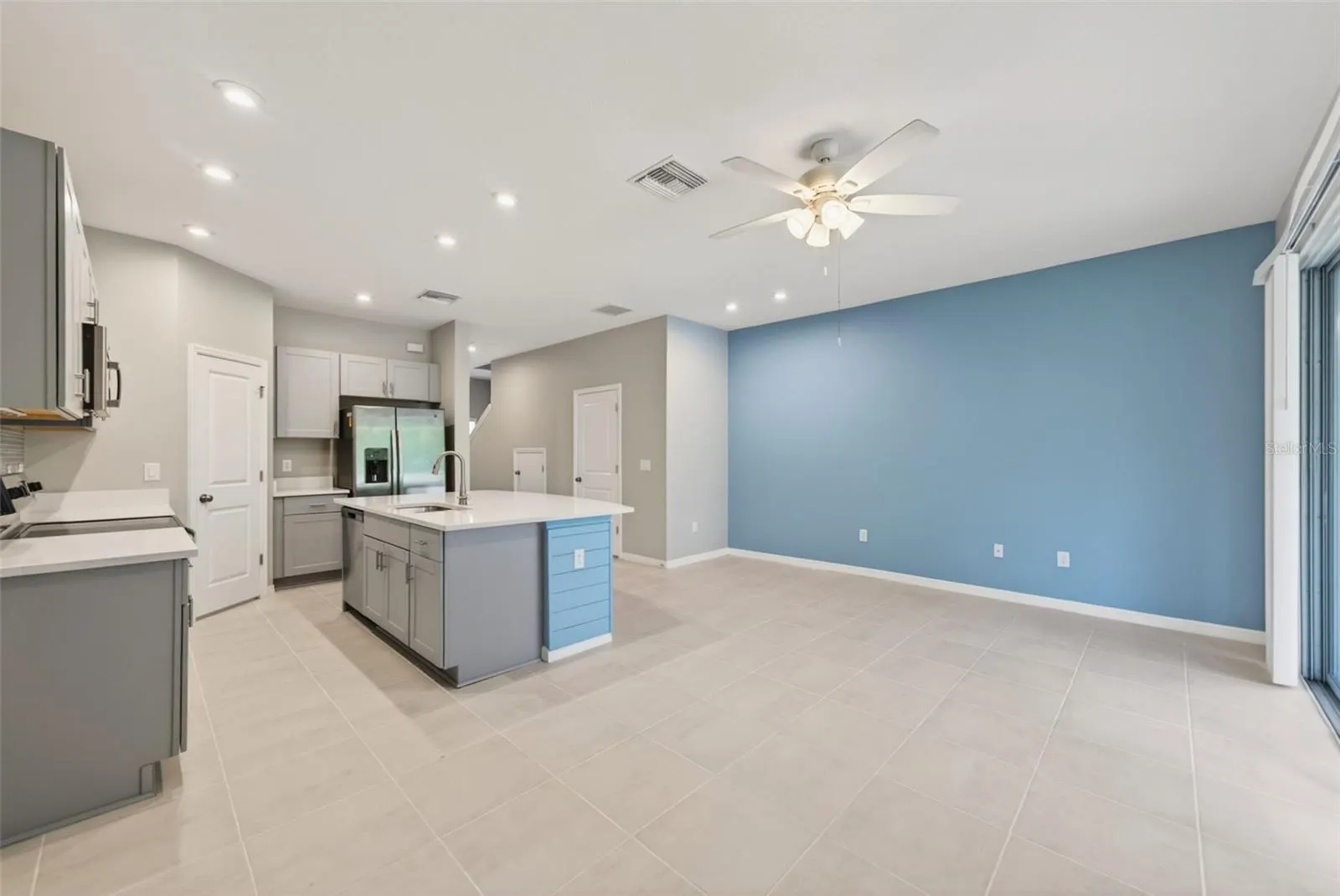 6425 FAIRMONT LN