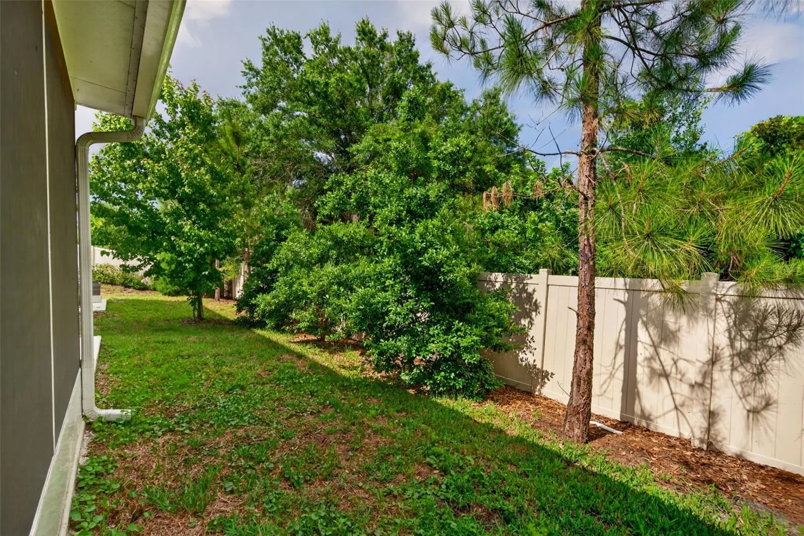 6425 FAIRMONT LN