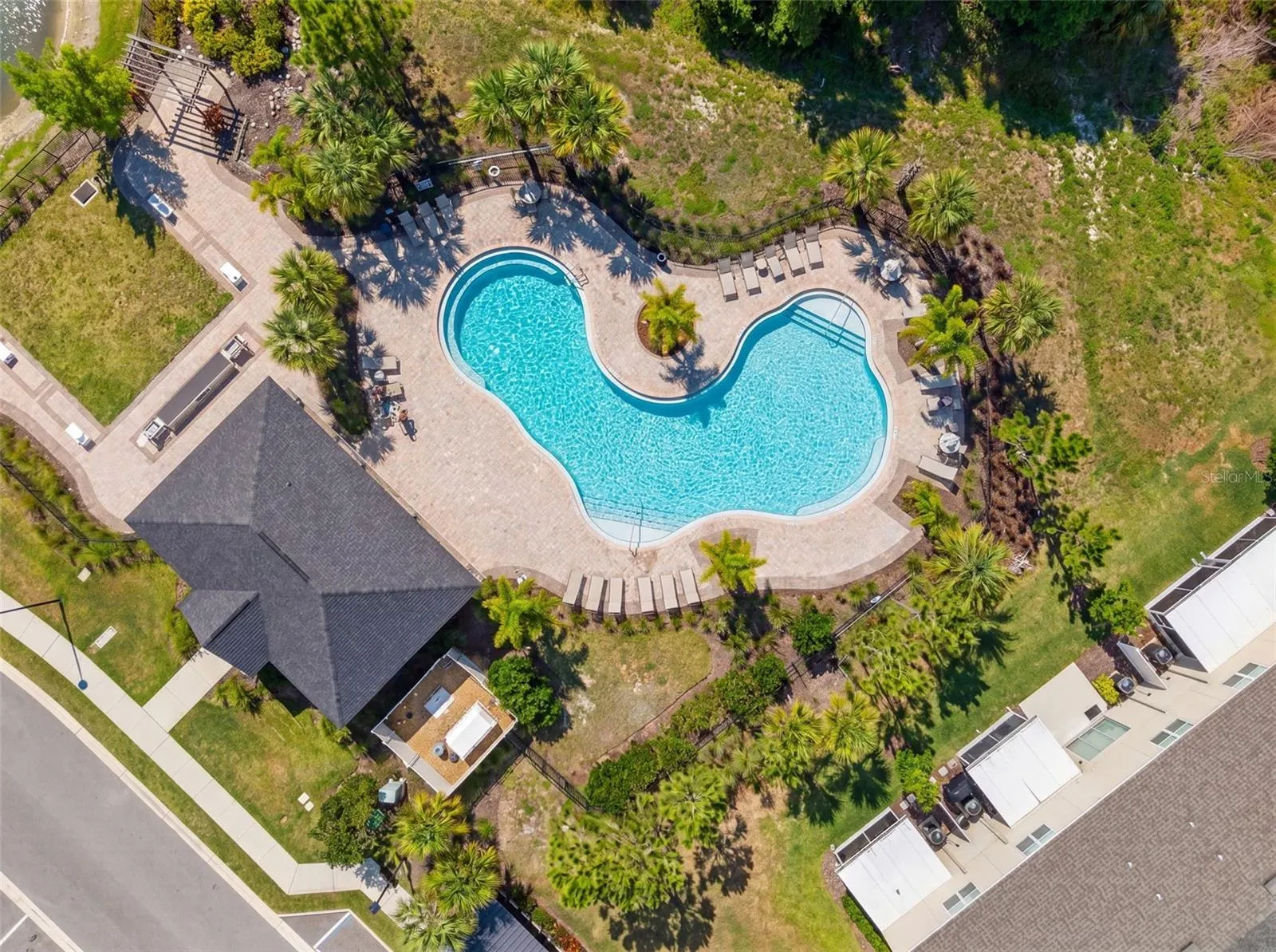 6425 FAIRMONT LN
