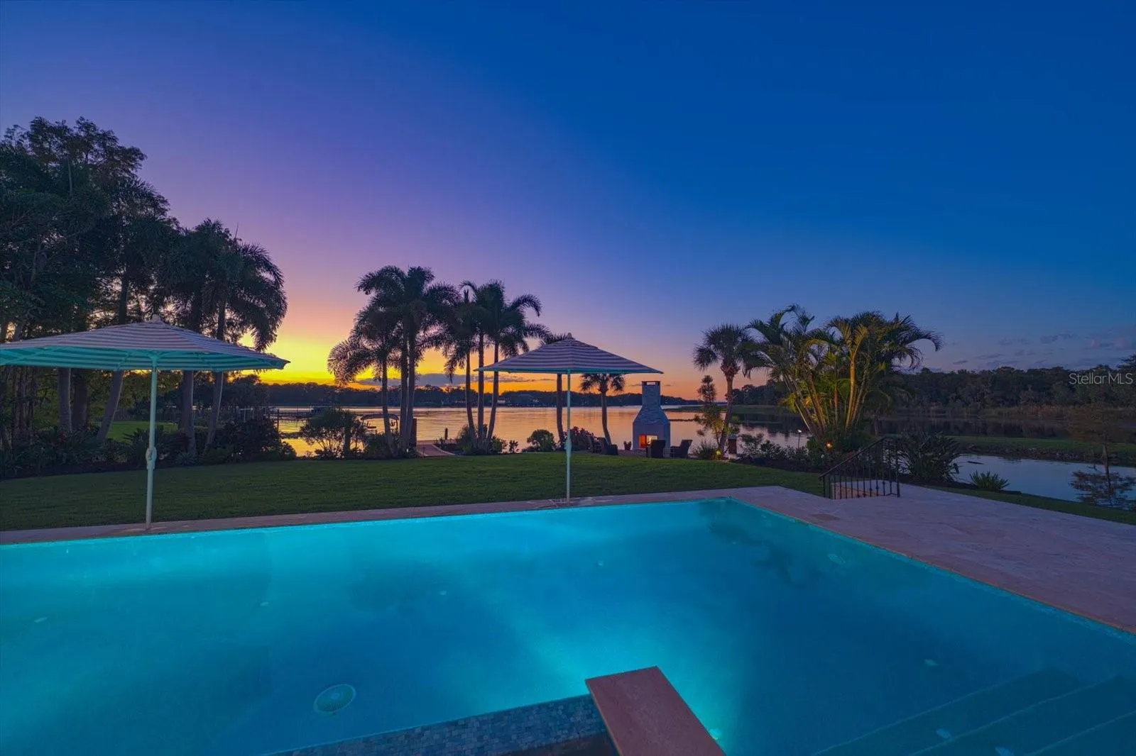 2056 COVE TRCE