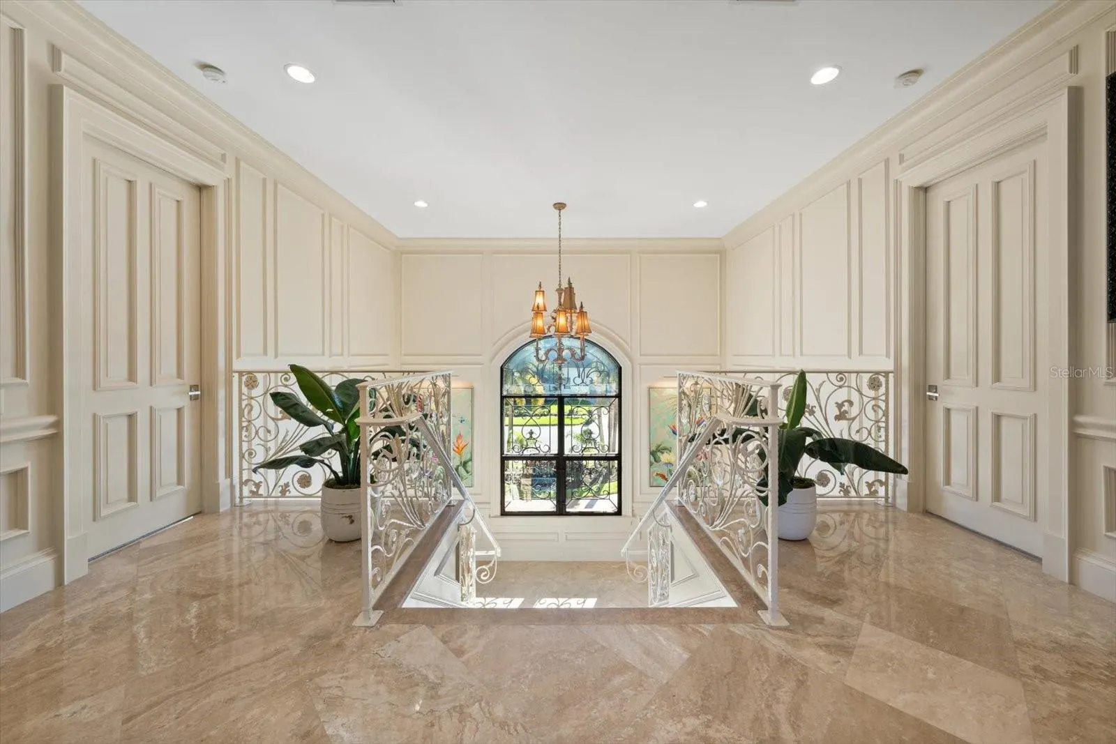 2056 COVE TRCE