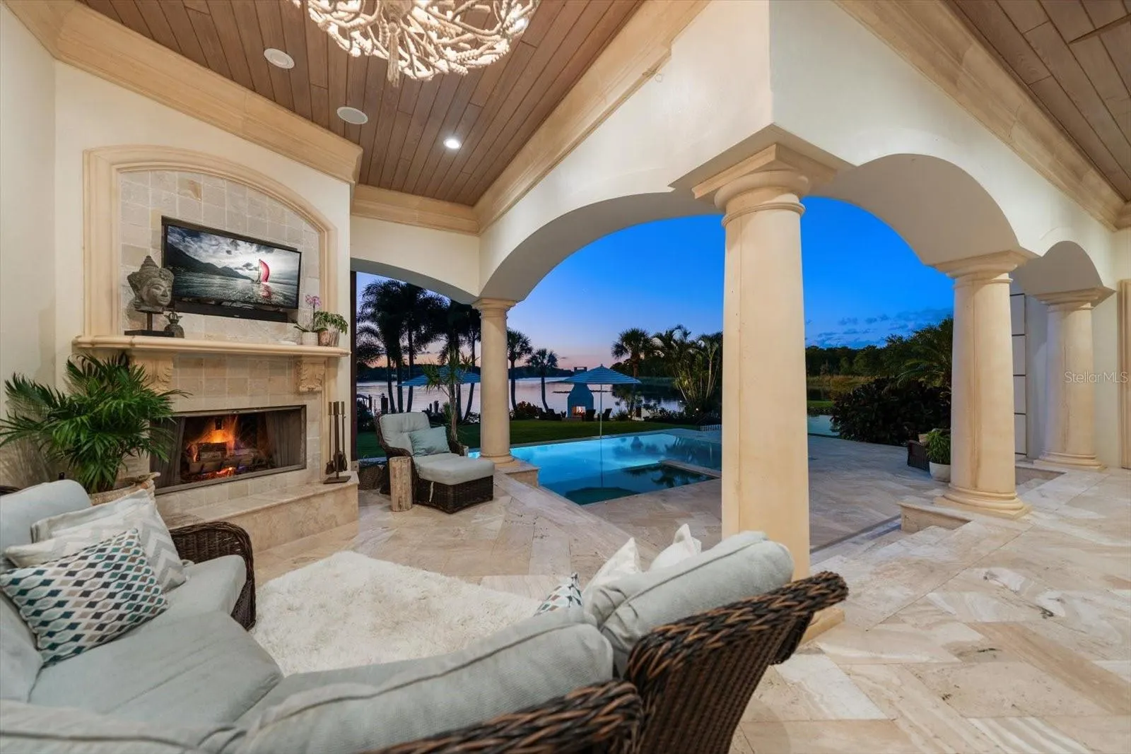 2056 COVE TRCE