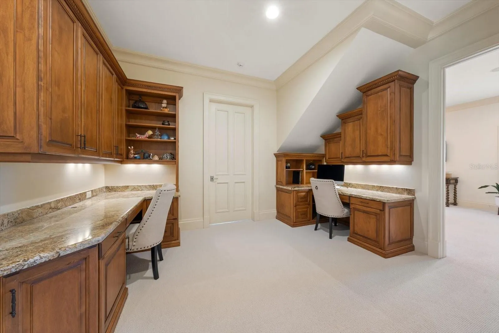 2056 COVE TRCE