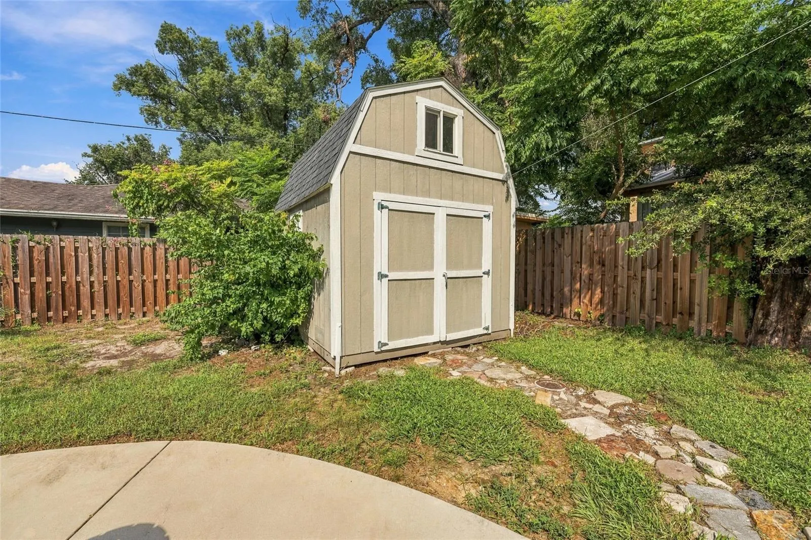 412 E HAMILTON AVE