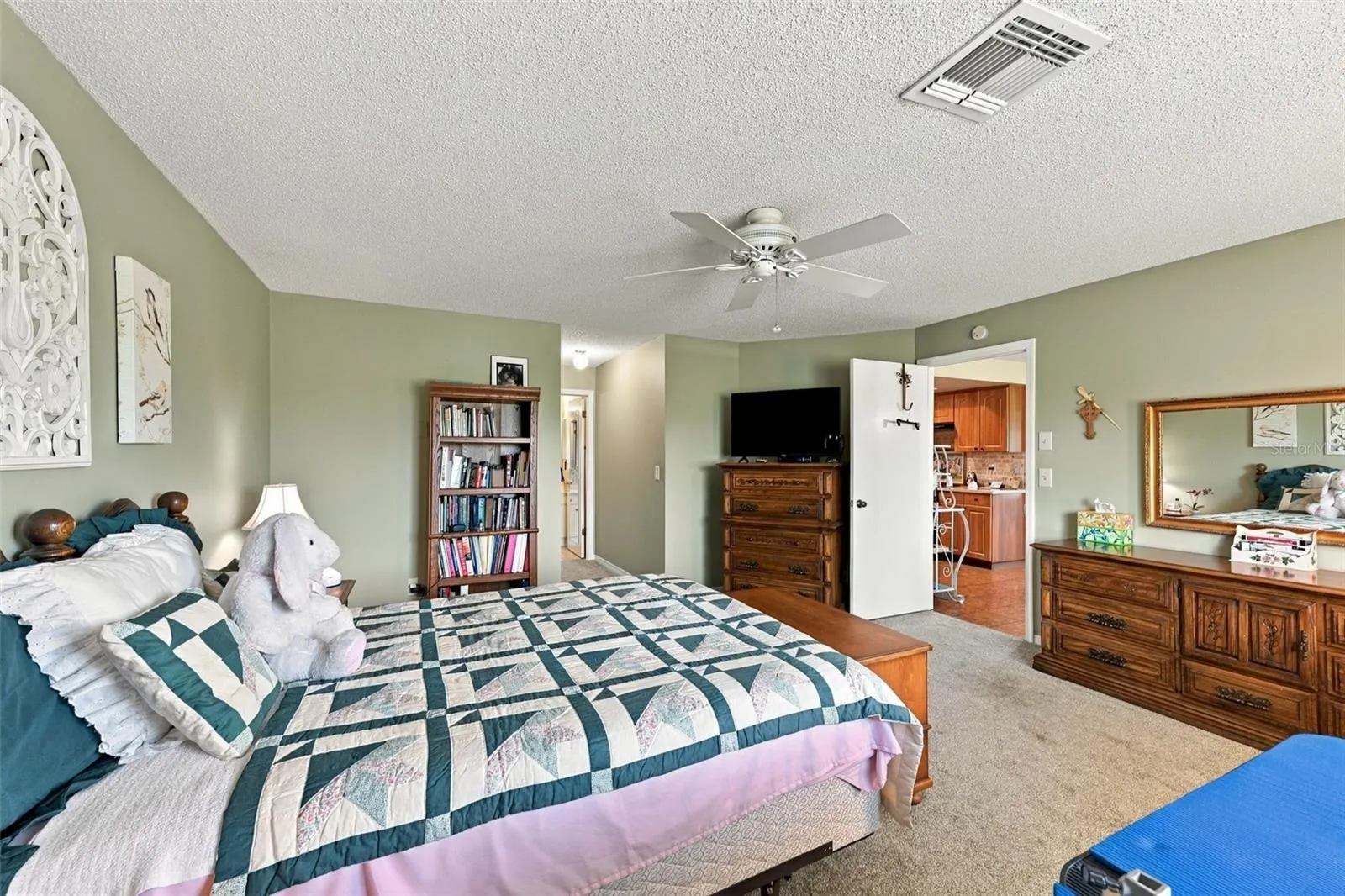 1611 WOODMAR DR