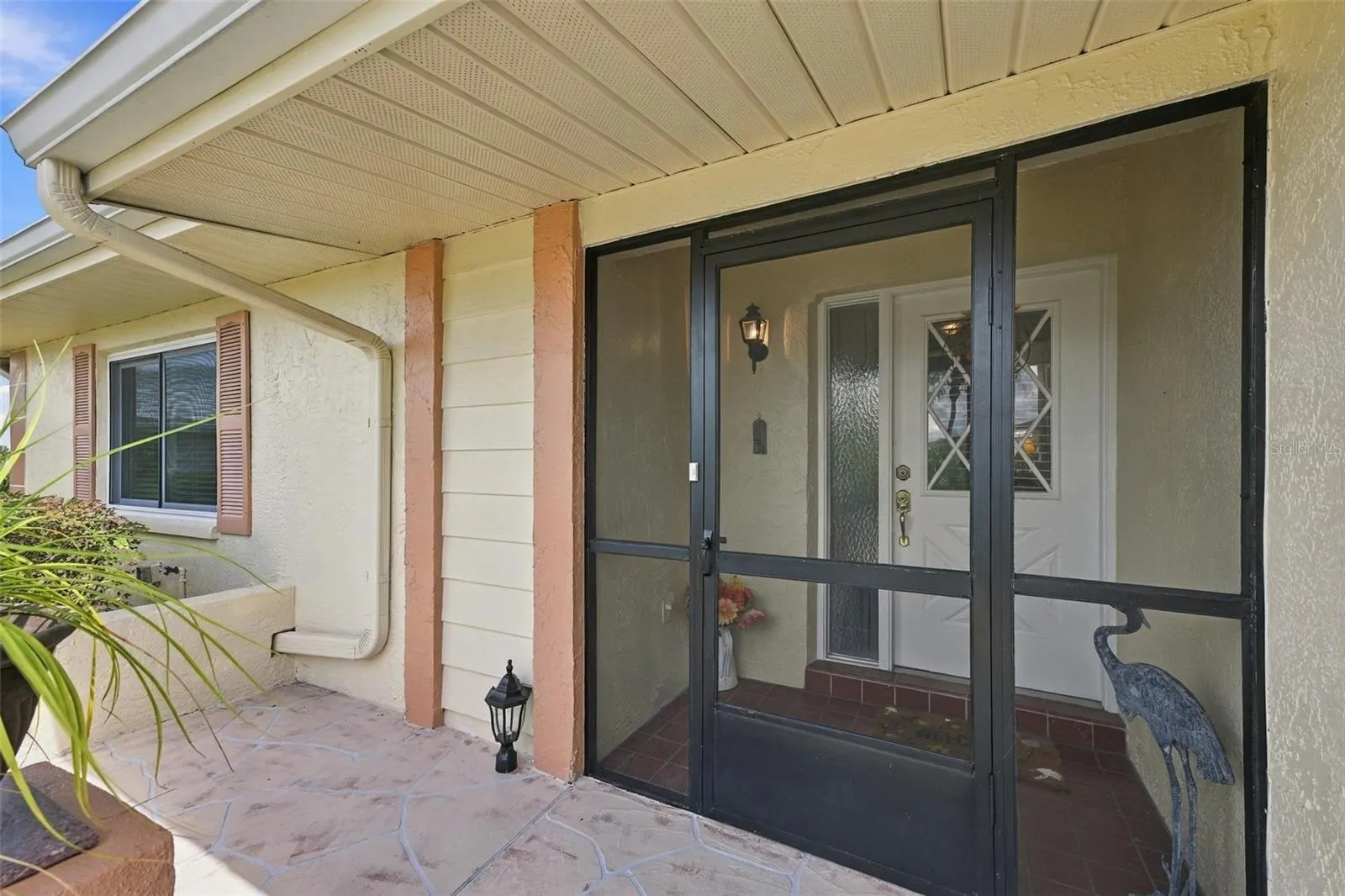1611 WOODMAR DR
