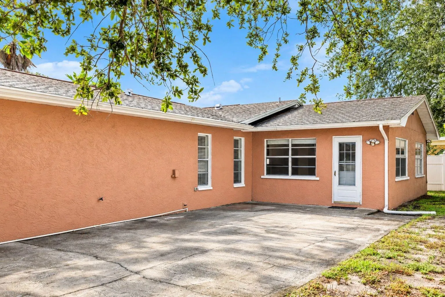 2200 STACY CT