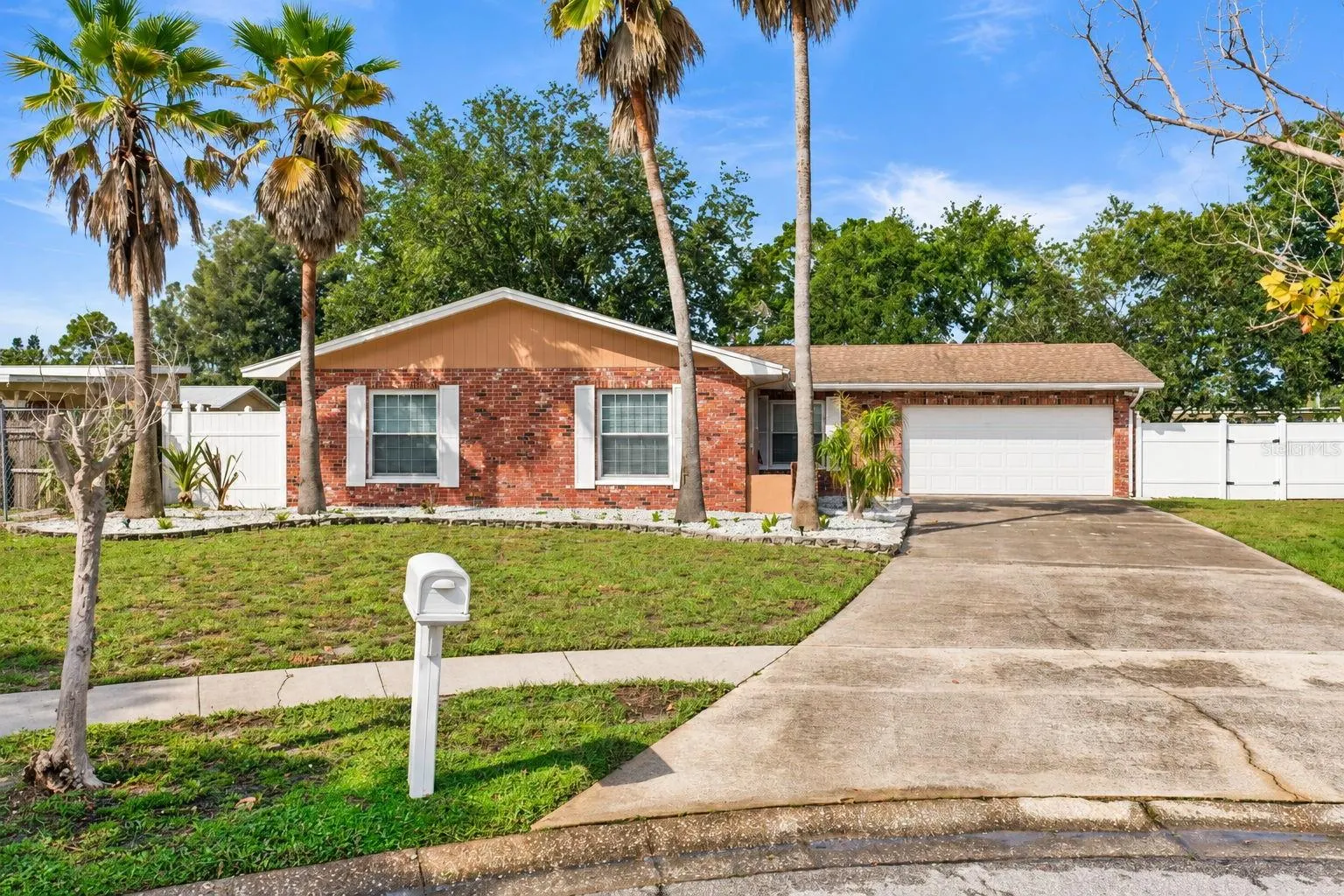2200 STACY CT