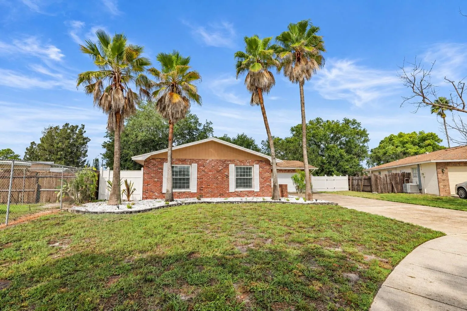 2200 STACY CT