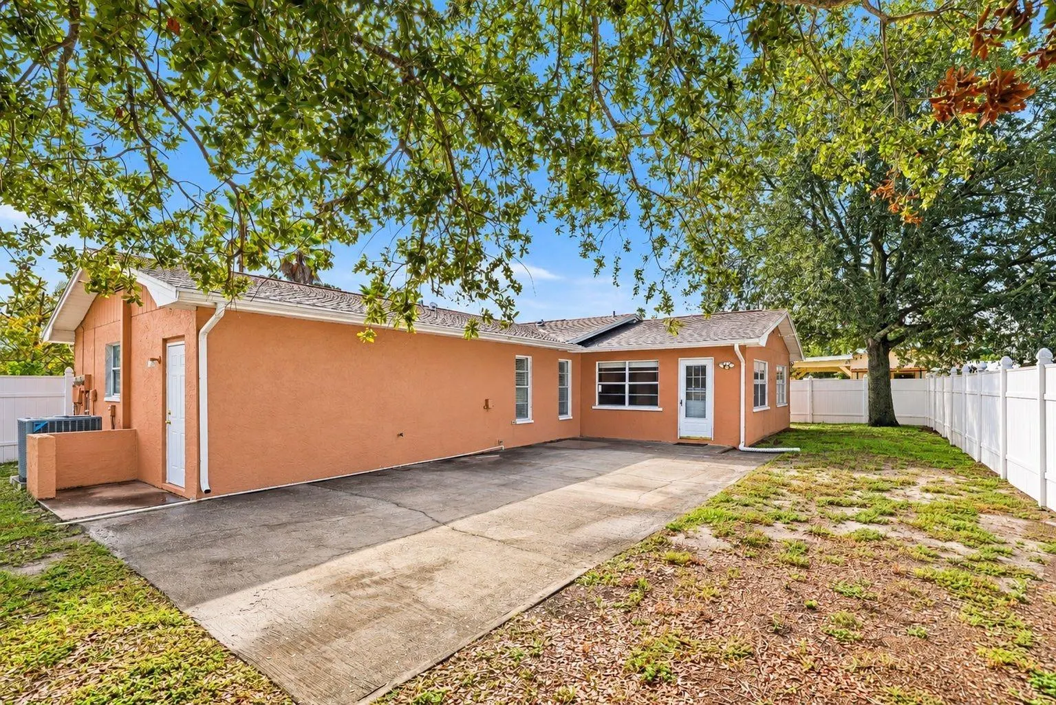 2200 STACY CT