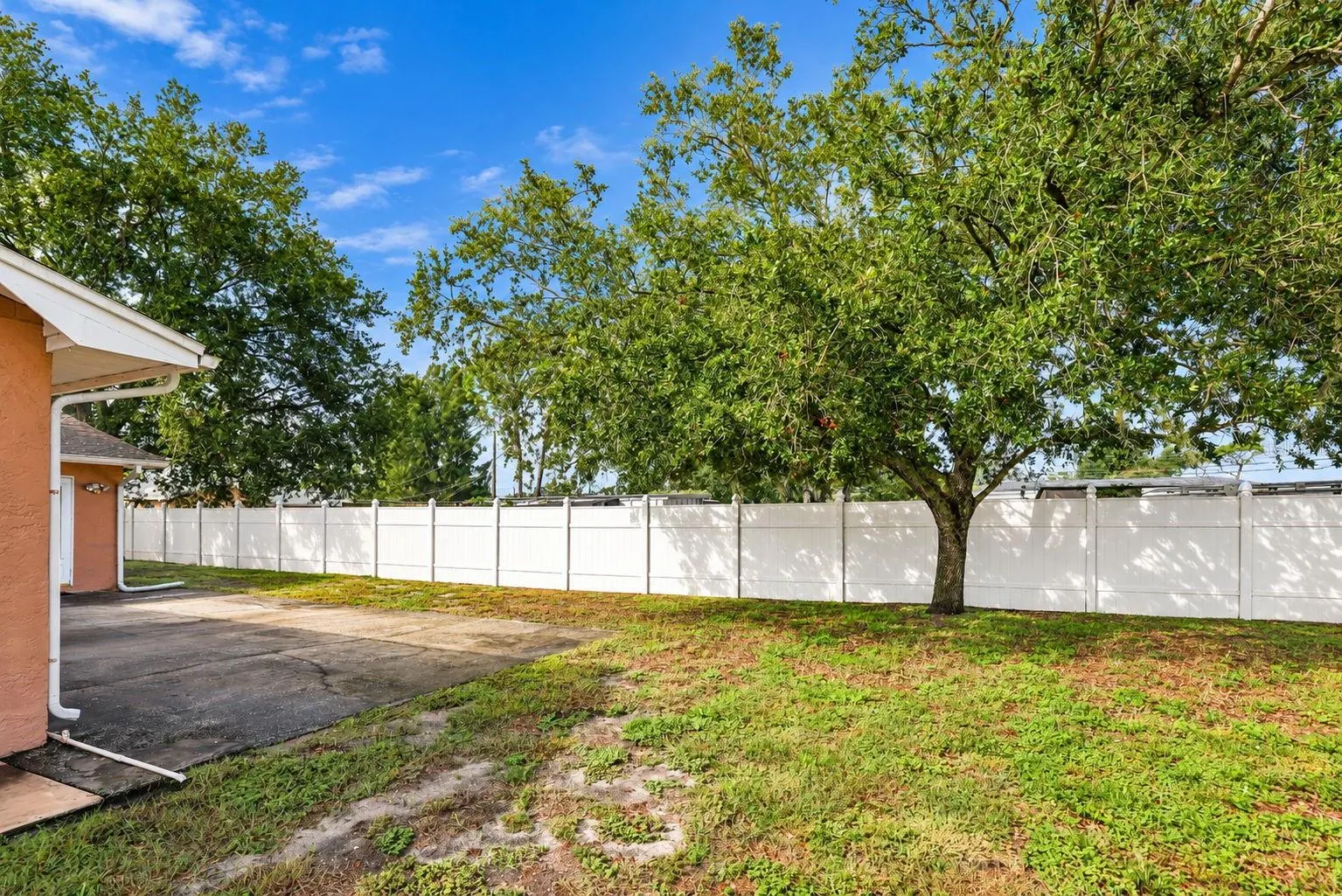 2200 STACY CT