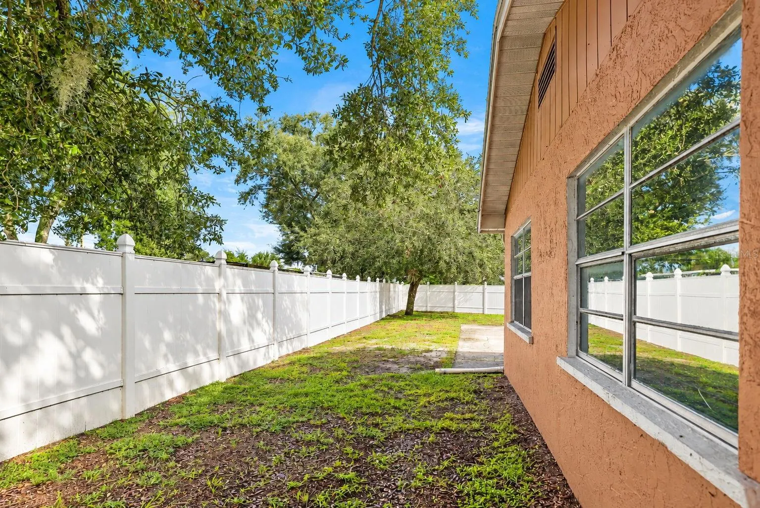 2200 STACY CT
