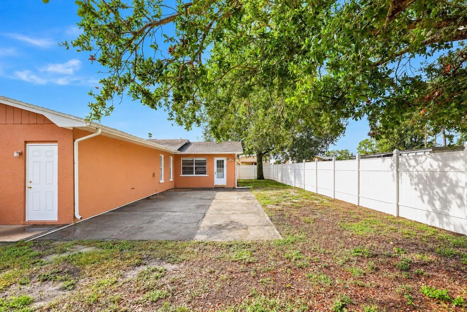 2200 STACY CT