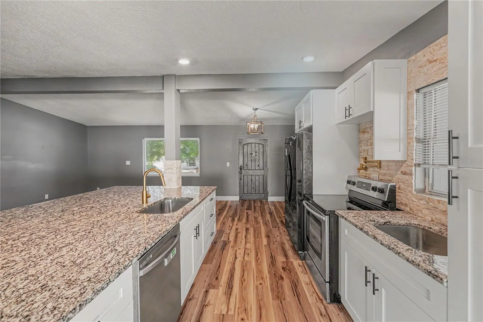 217 GARDEN CIR