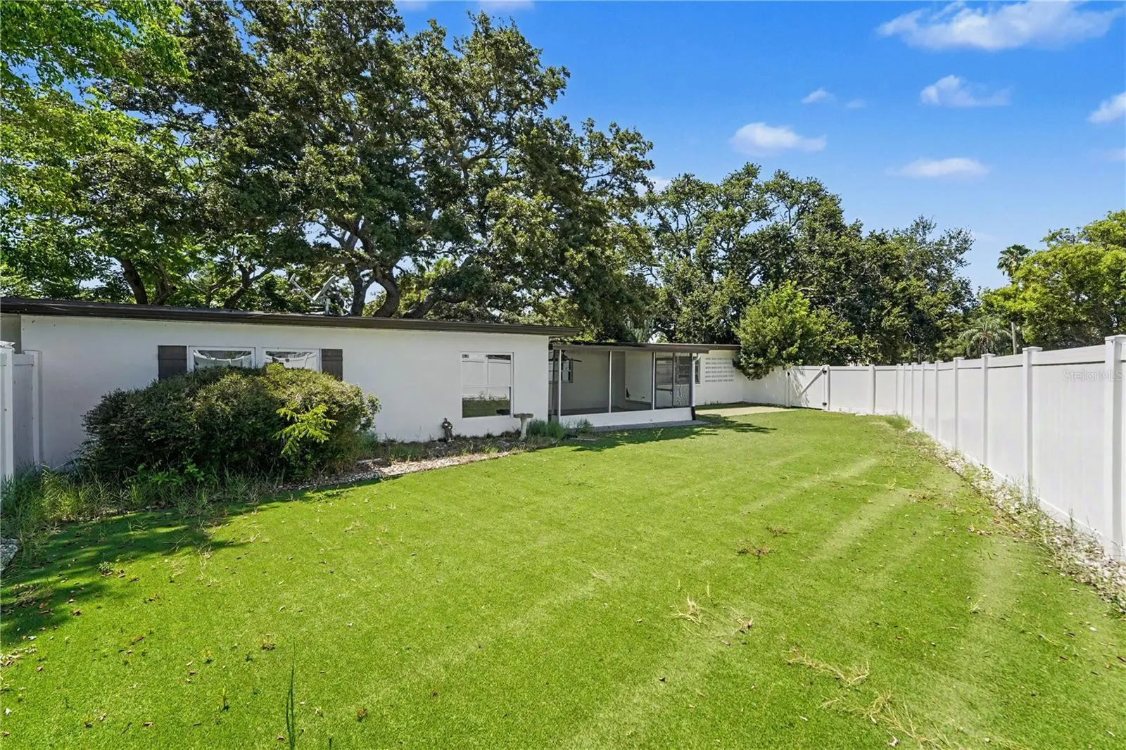 217 GARDEN CIR
