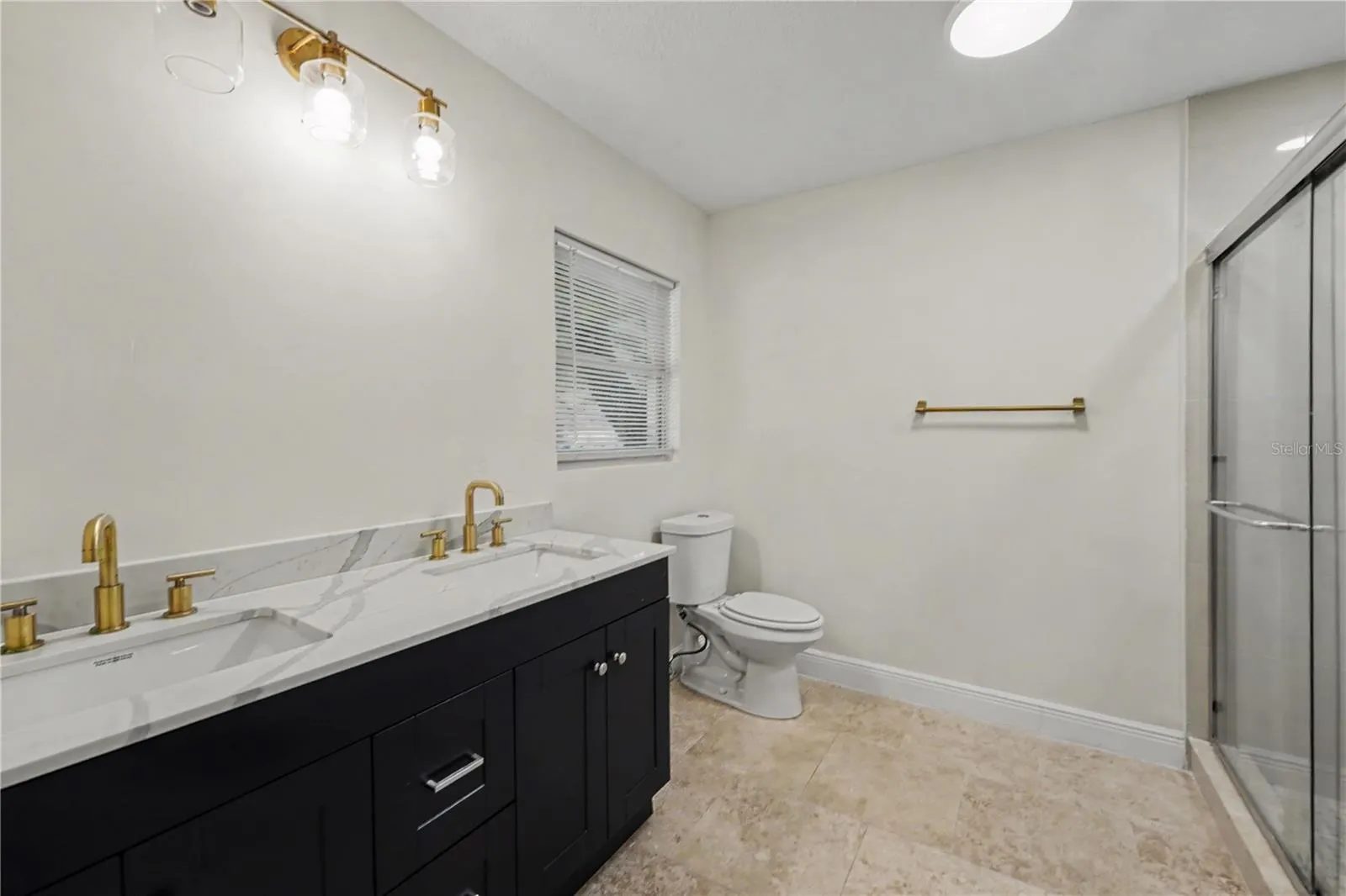217 GARDEN CIR