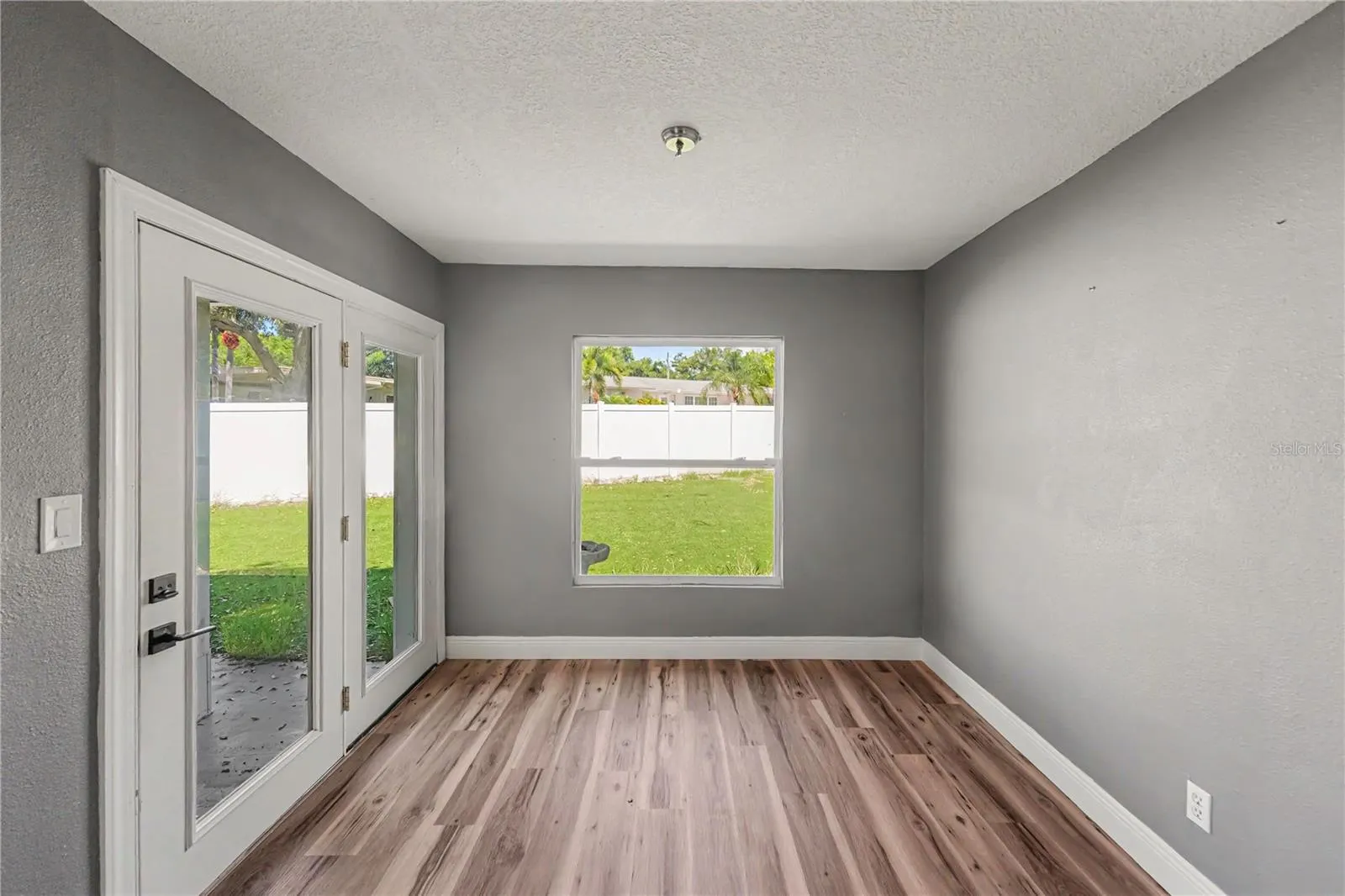 217 GARDEN CIR