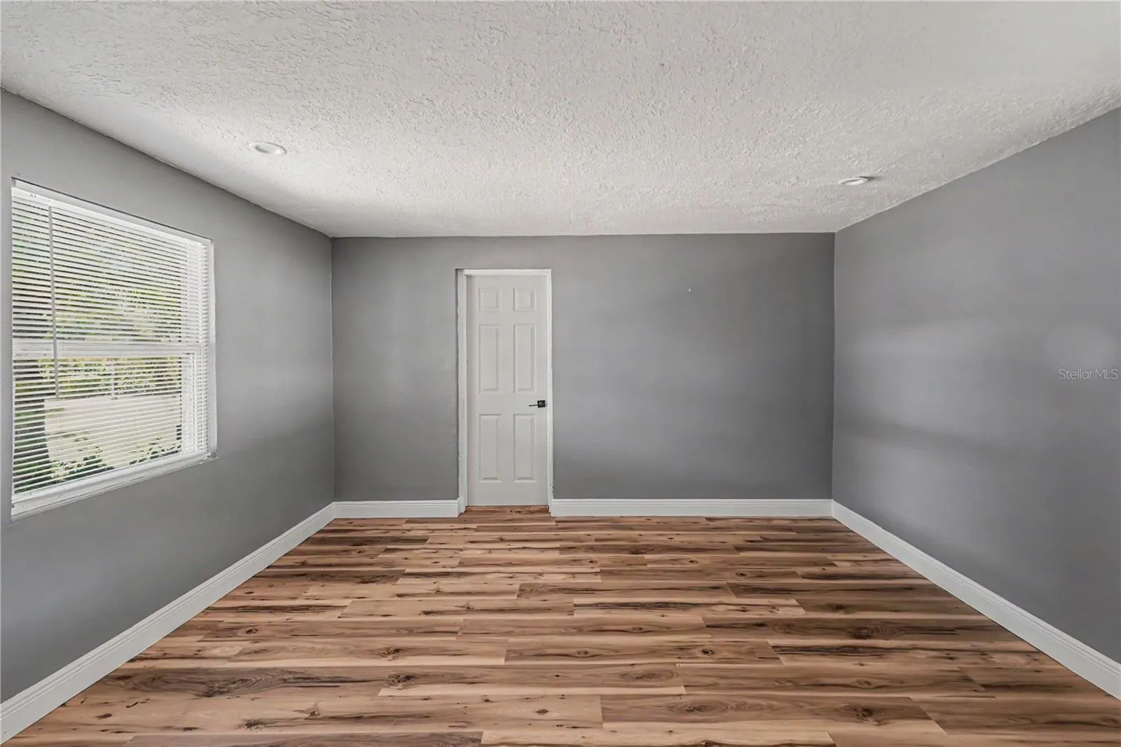 217 GARDEN CIR
