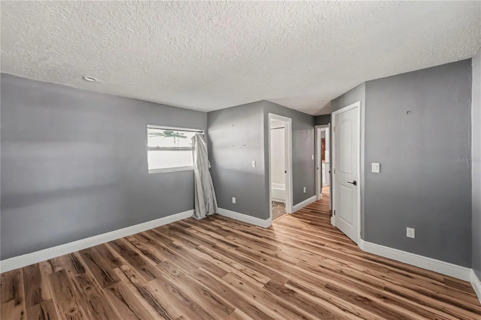 217 GARDEN CIR