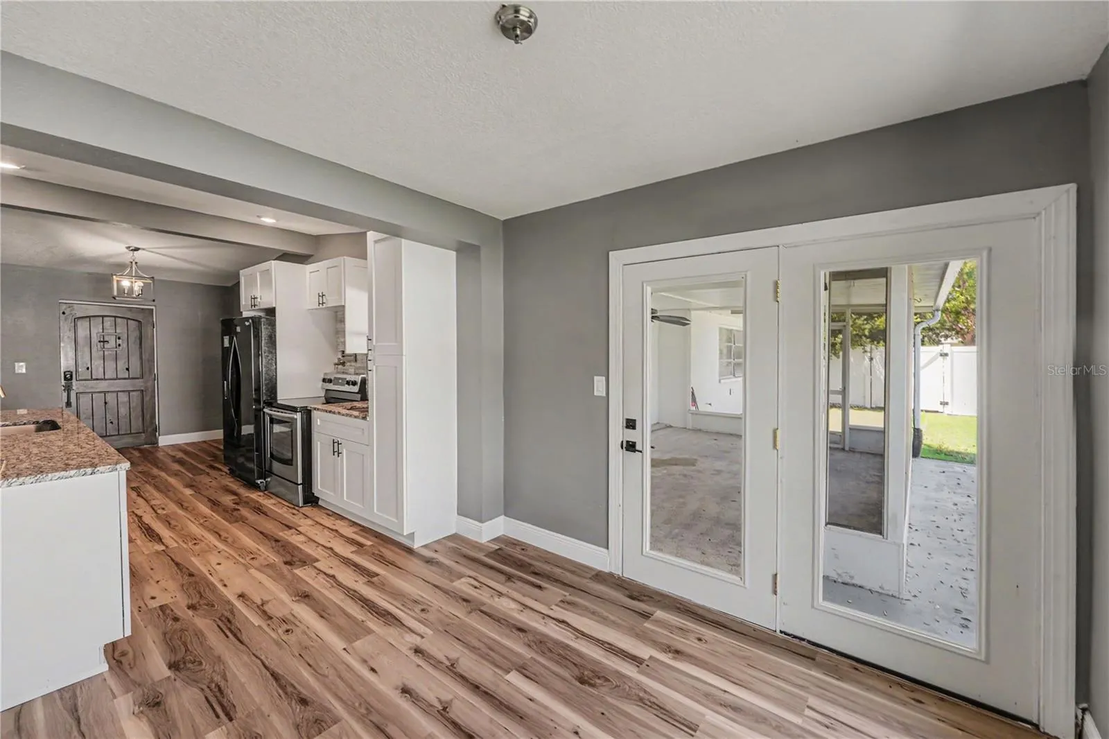 217 GARDEN CIR