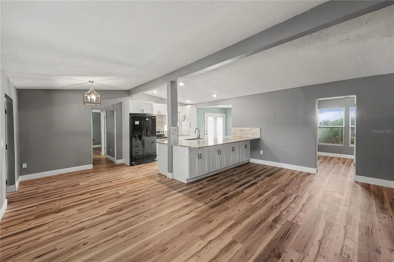 217 GARDEN CIR
