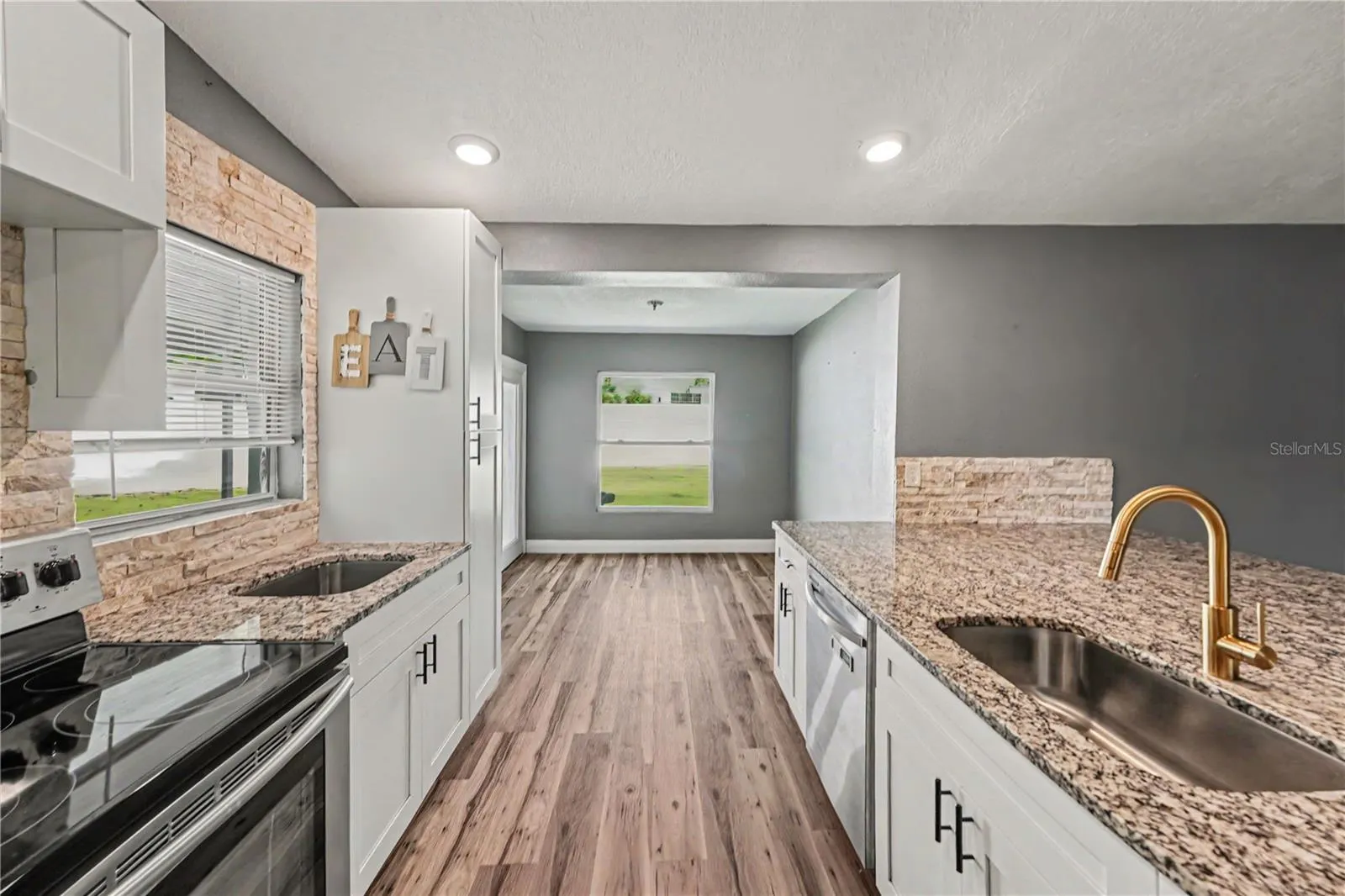 217 GARDEN CIR