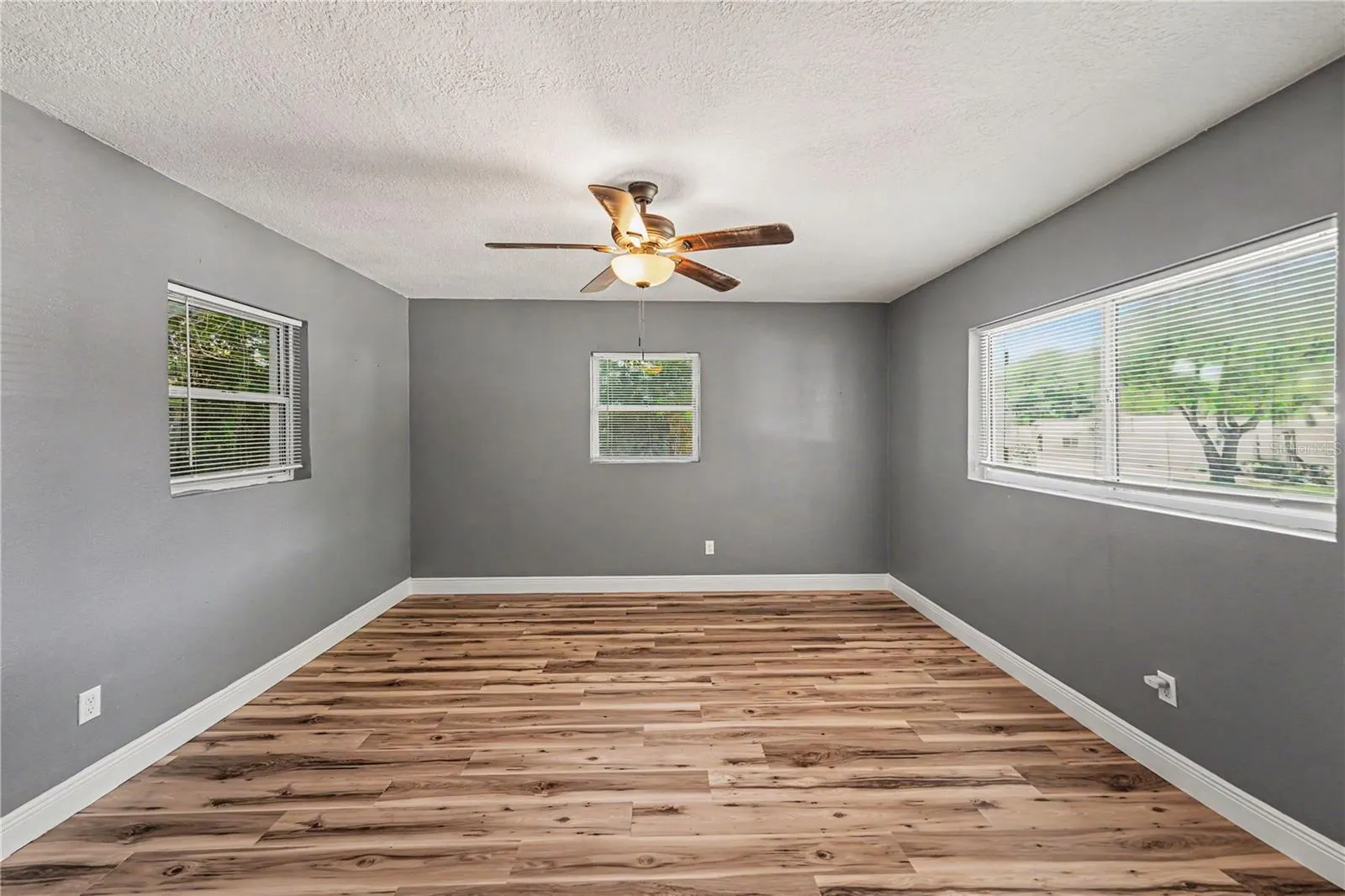 217 GARDEN CIR
