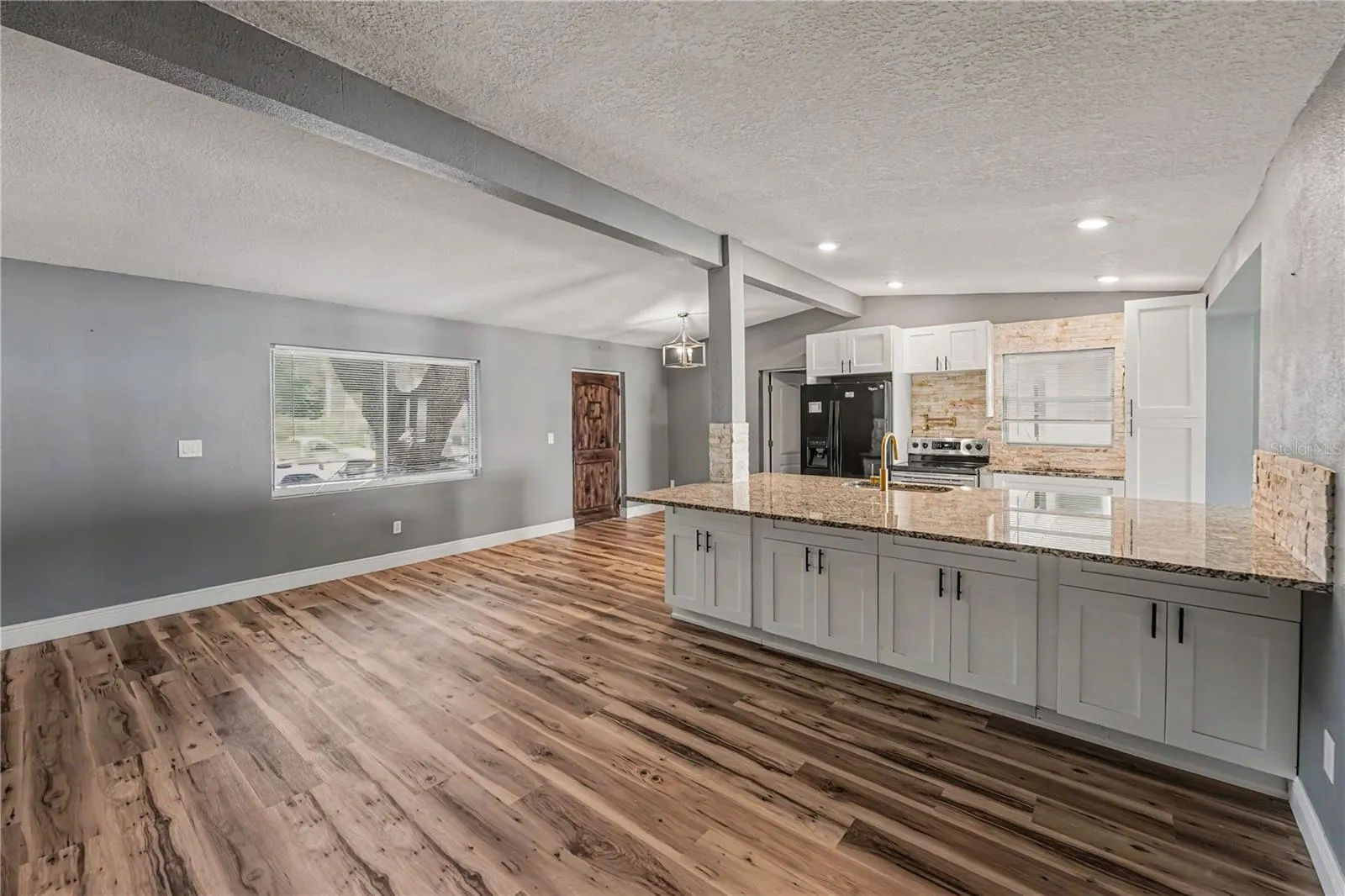 217 GARDEN CIR