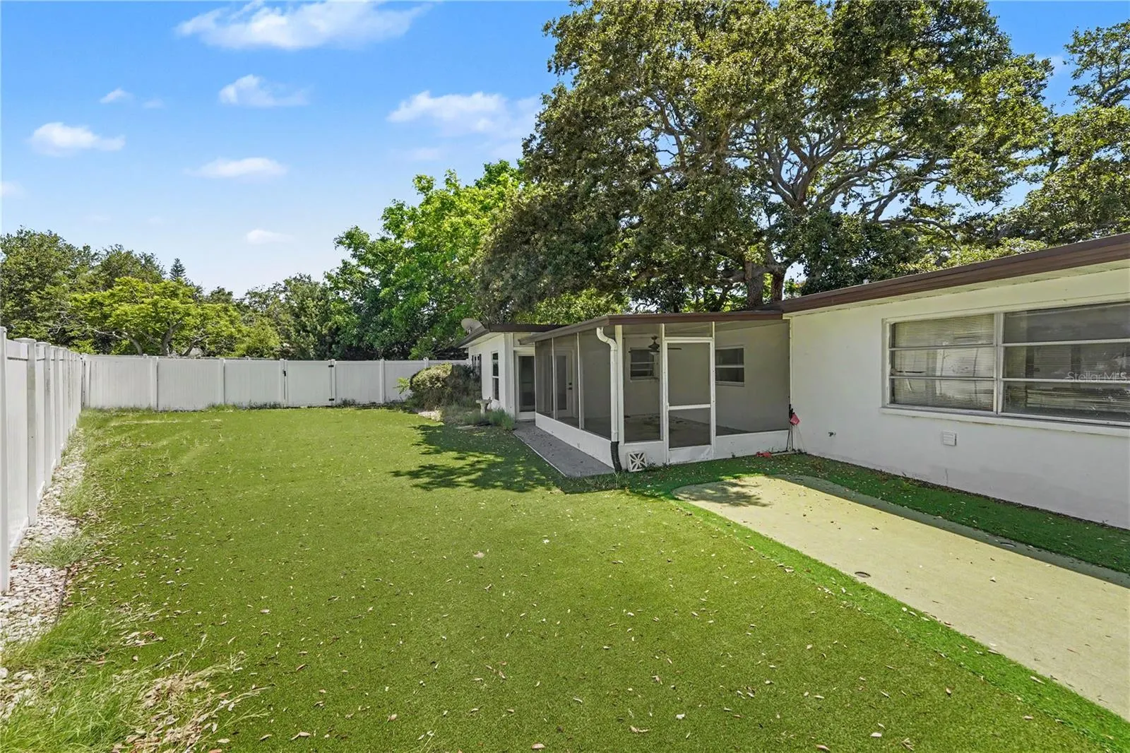 217 GARDEN CIR