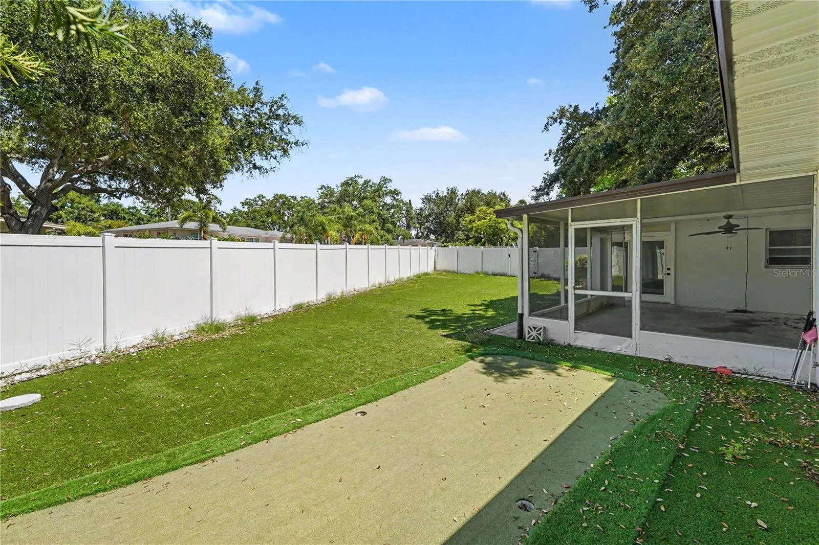 217 GARDEN CIR