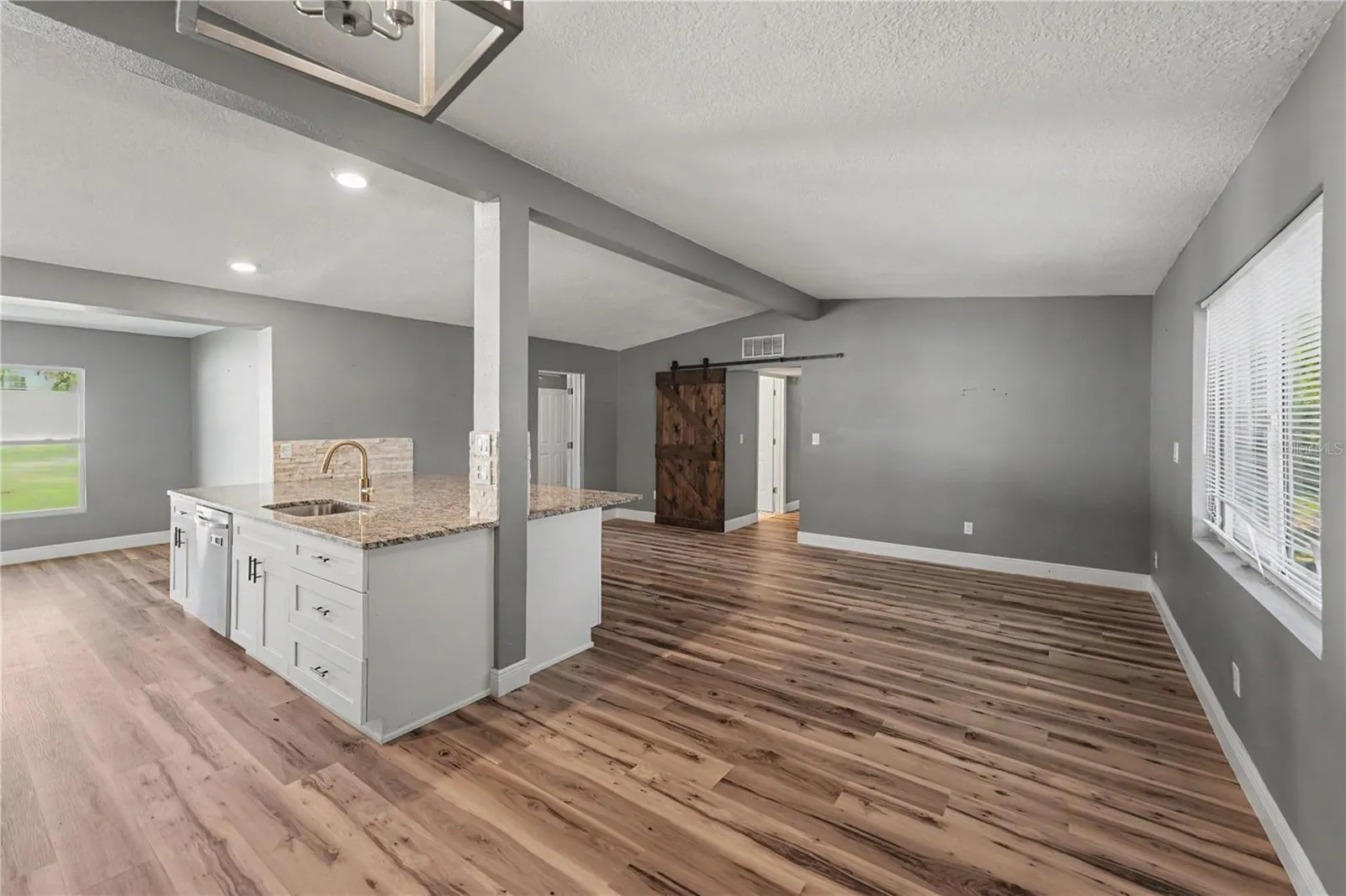 217 GARDEN CIR