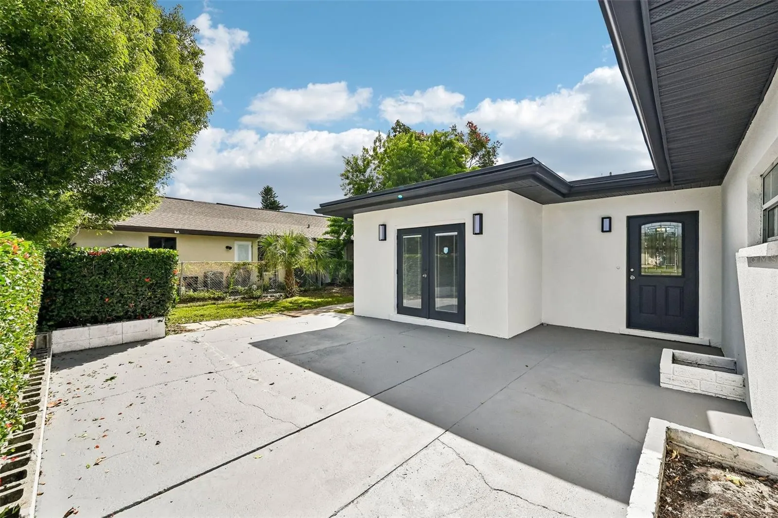 22159 ONEIDA AVE