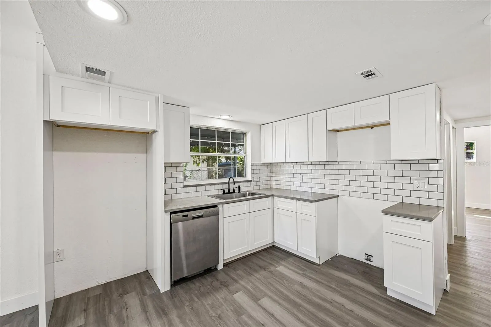 22159 ONEIDA AVE
